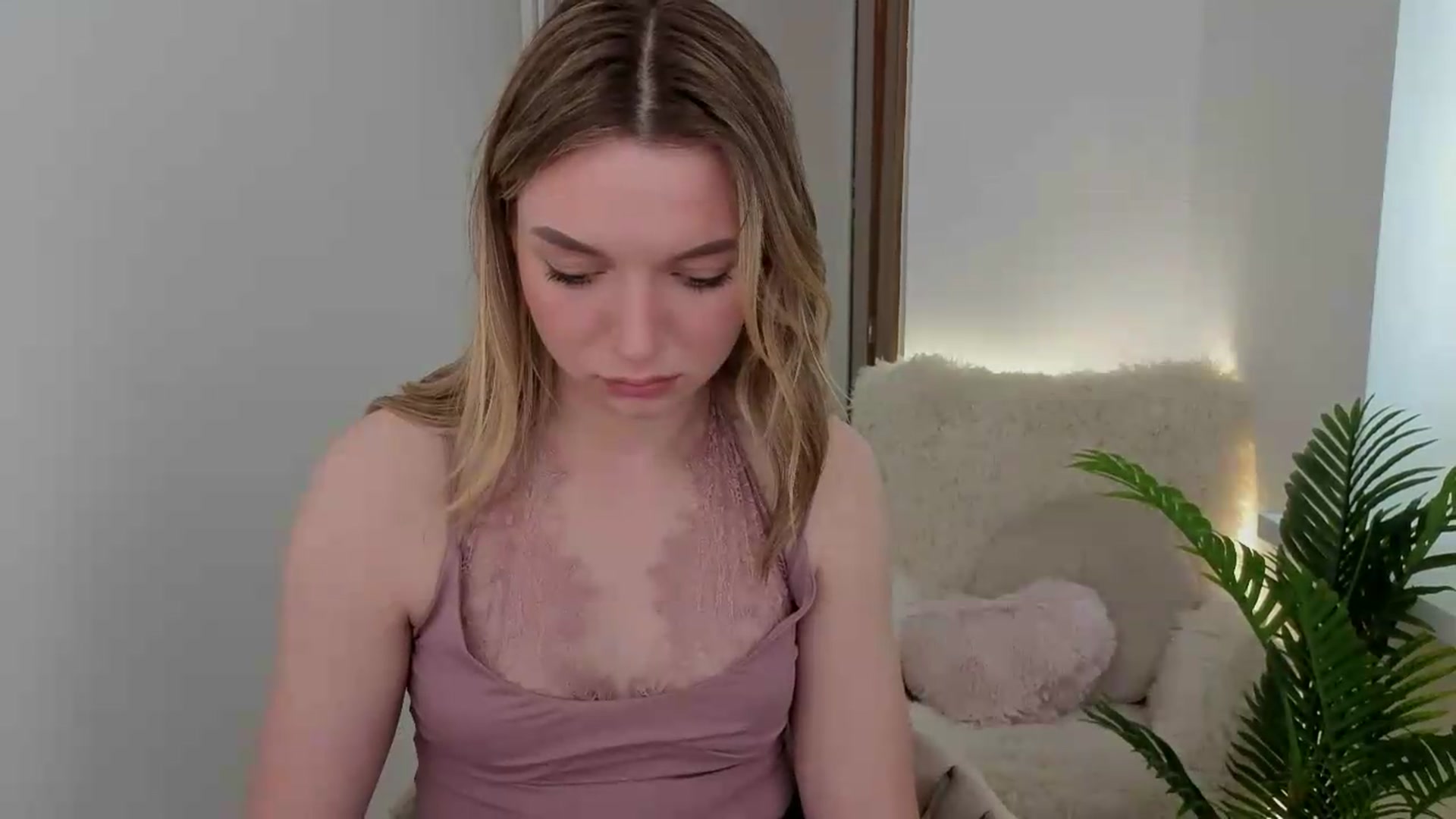 Gallery image thumbnail from AshleyMimi's myfreecams stream on, 05/16/2026, 13:33 image 6 of 20