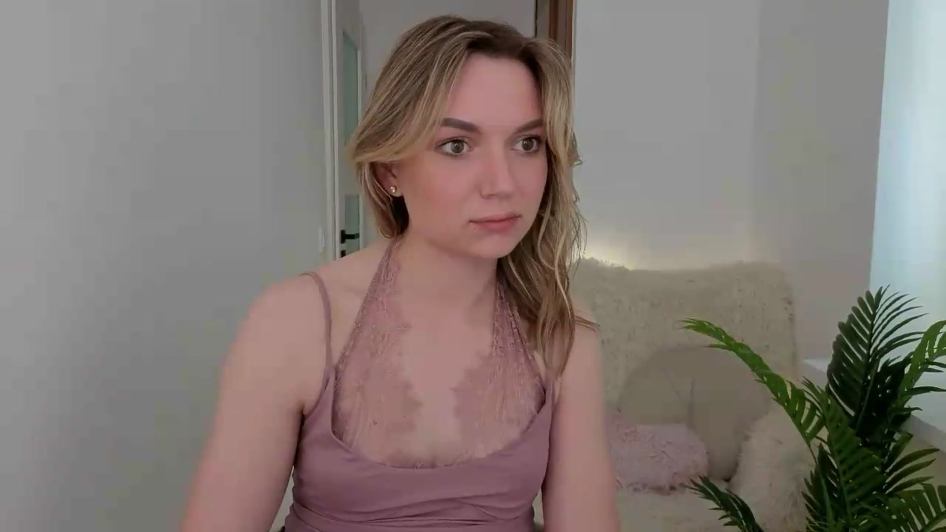Gallery image thumbnail from AshleyMimi's myfreecams stream on, 05/16/2026, 15:34 image 9 of 20