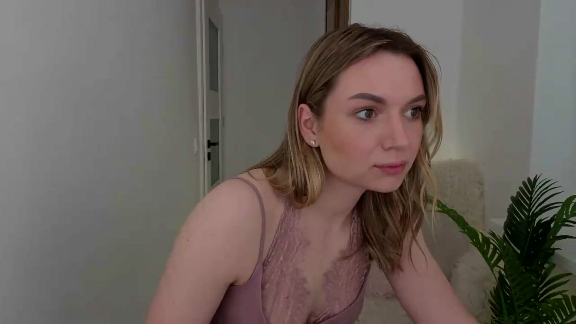 Gallery image thumbnail from AshleyMimi's myfreecams stream on, 05/16/2026, 16:42 image 13 of 20