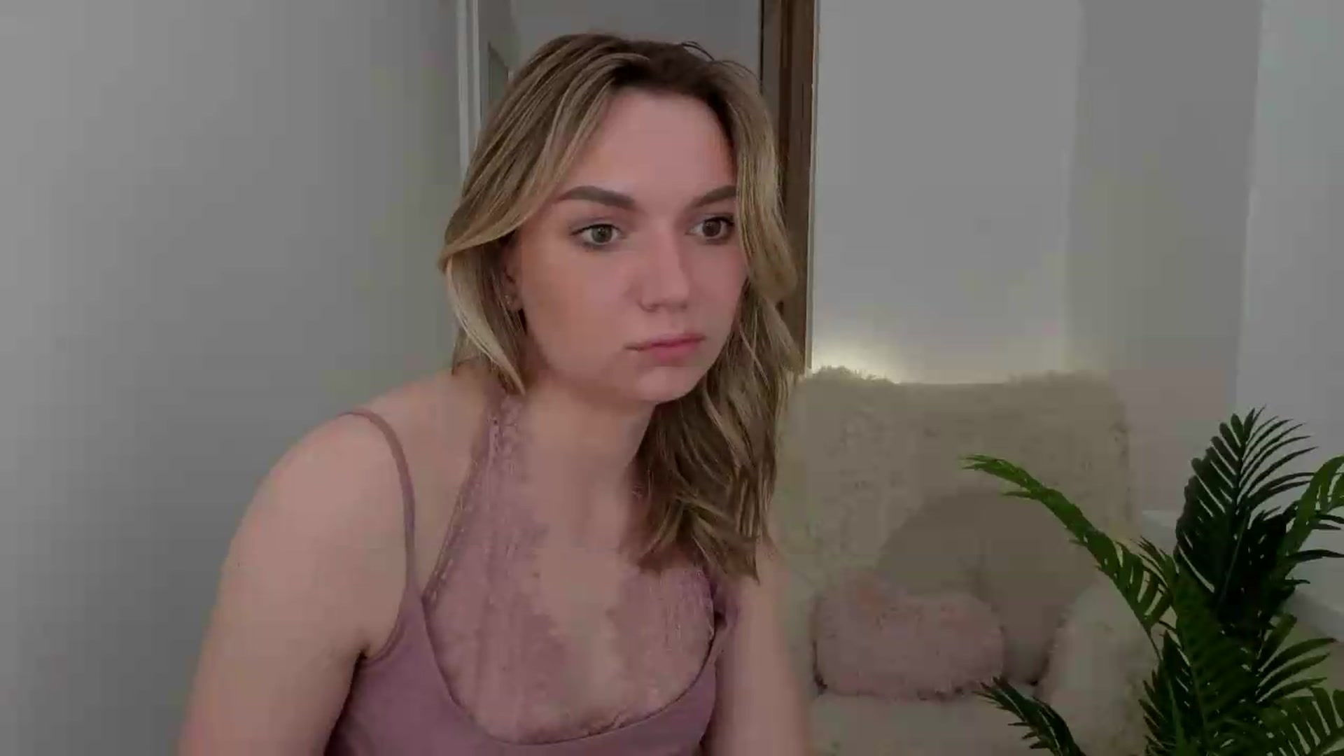 Gallery image thumbnail from AshleyMimi's myfreecams stream on, 05/16/2026, 20:02 image 19 of 20