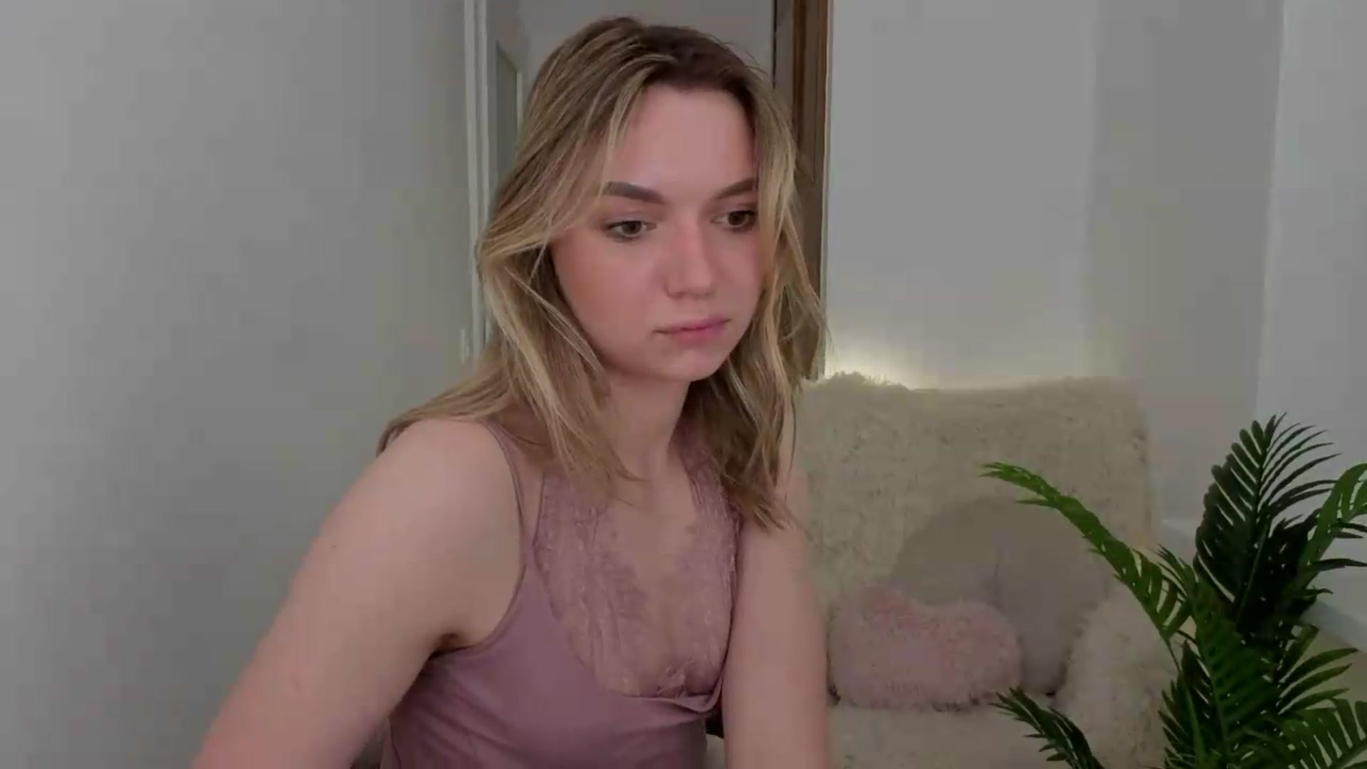 Gallery image thumbnail from AshleyMimi's myfreecams stream on, 05/16/2026, 20:02 image 18 of 20