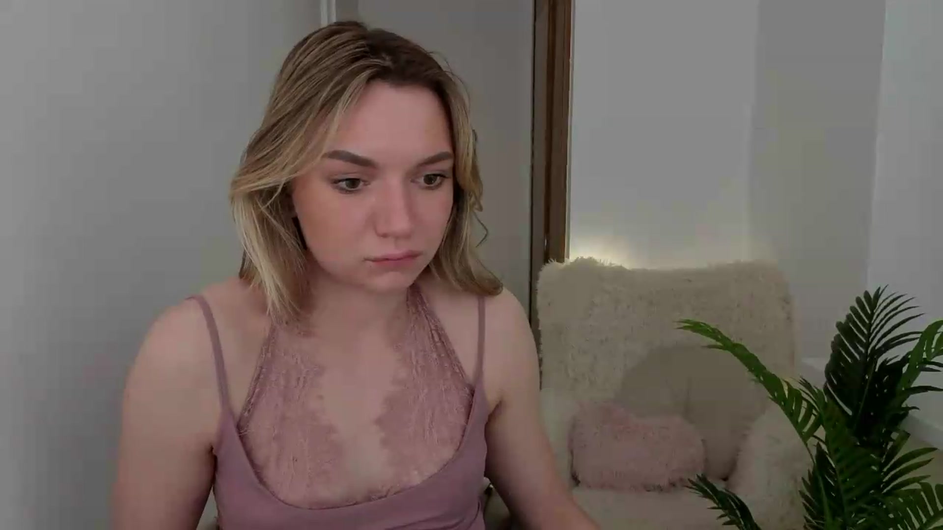 Gallery image thumbnail from AshleyMimi's myfreecams stream on, 05/16/2026, 20:02 image 17 of 20