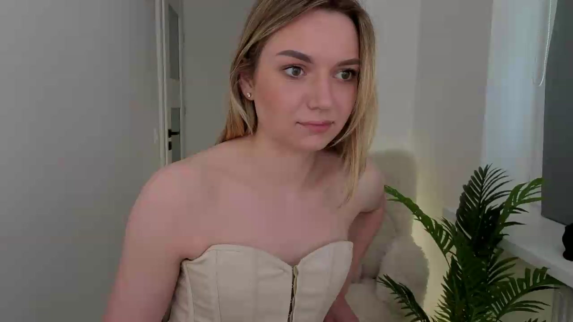 Gallery image thumbnail from AshleyMimi's myfreecams stream on, 05/17/2026, 16:39 image 12 of 20