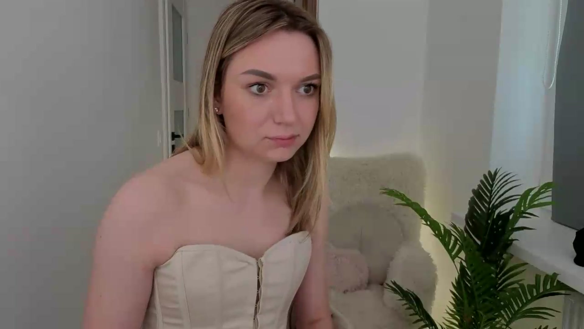 Gallery image thumbnail from AshleyMimi's myfreecams stream on, 05/17/2026, 16:39 image 11 of 20