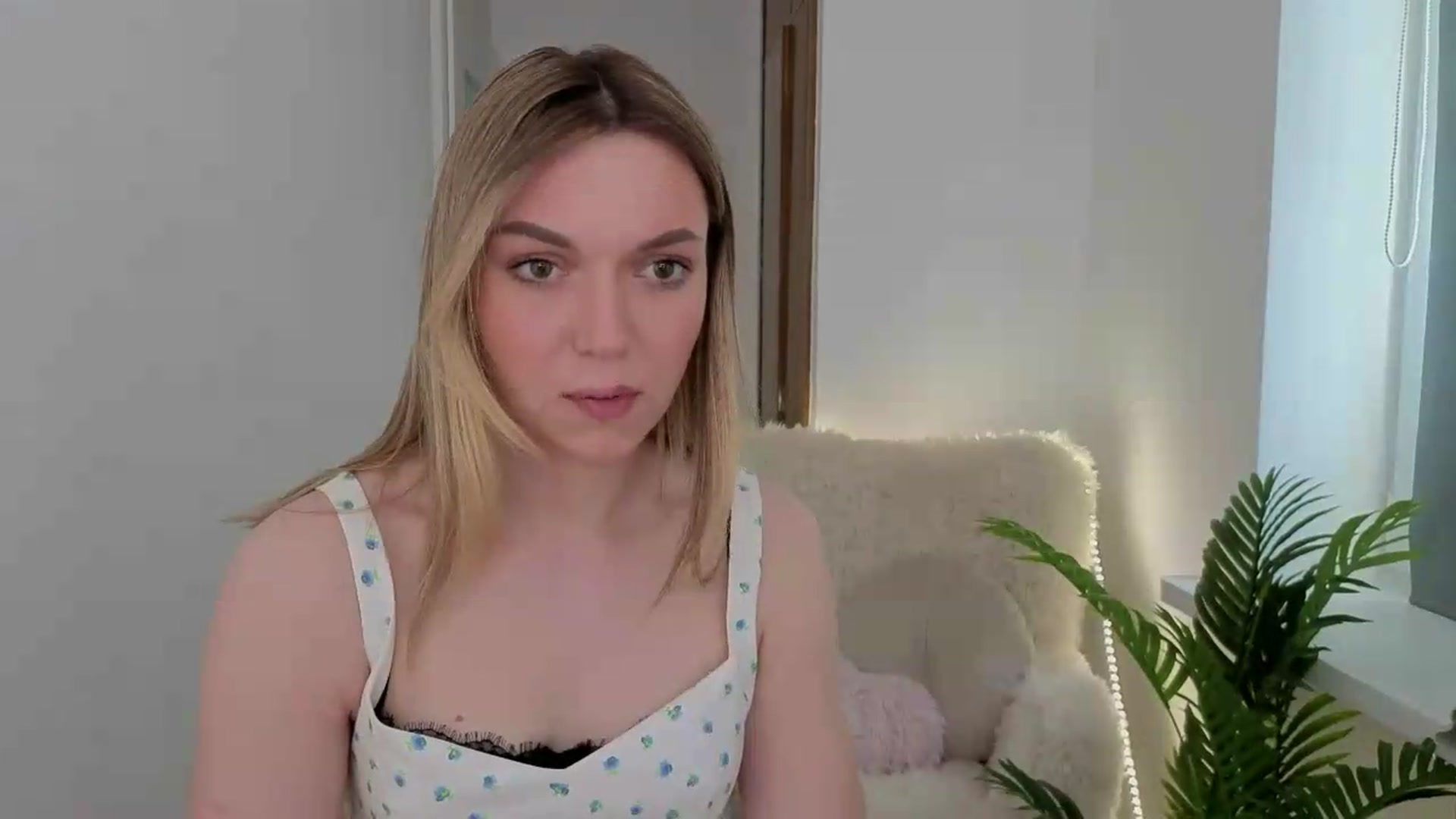 Gallery image thumbnail from AshleyMimi's myfreecams stream on, 05/18/2026, 13:03 image 4 of 20