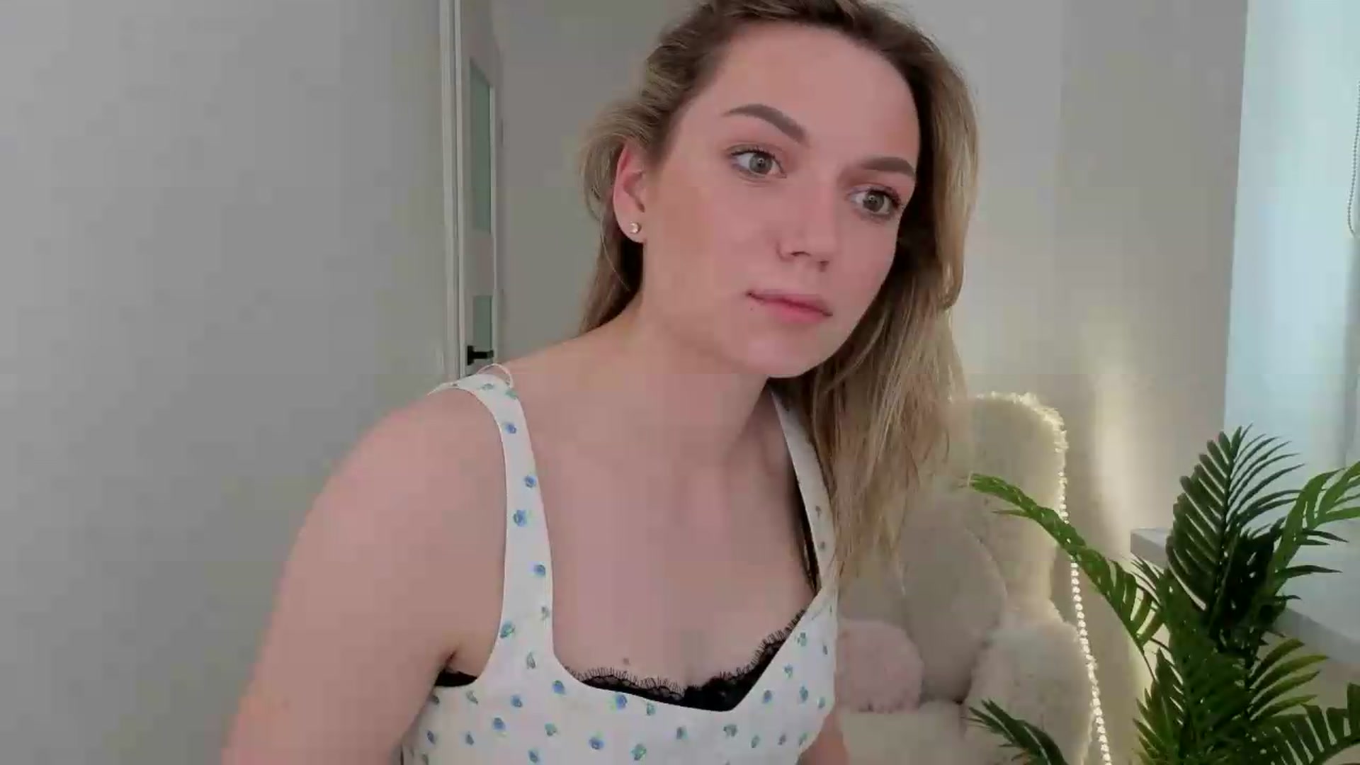 Gallery image thumbnail from AshleyMimi's myfreecams stream on, 05/18/2026, 15:36 image 17 of 20