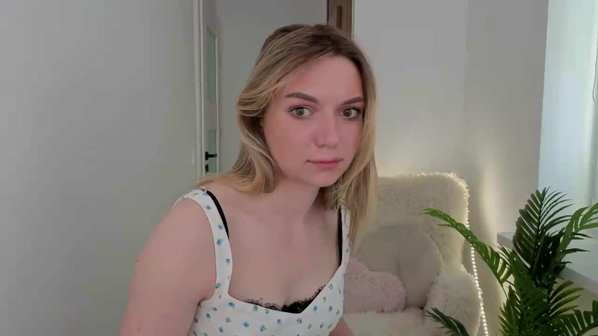 Gallery image thumbnail from AshleyMimi's myfreecams stream on, 05/18/2026, 15:36 image 19 of 20