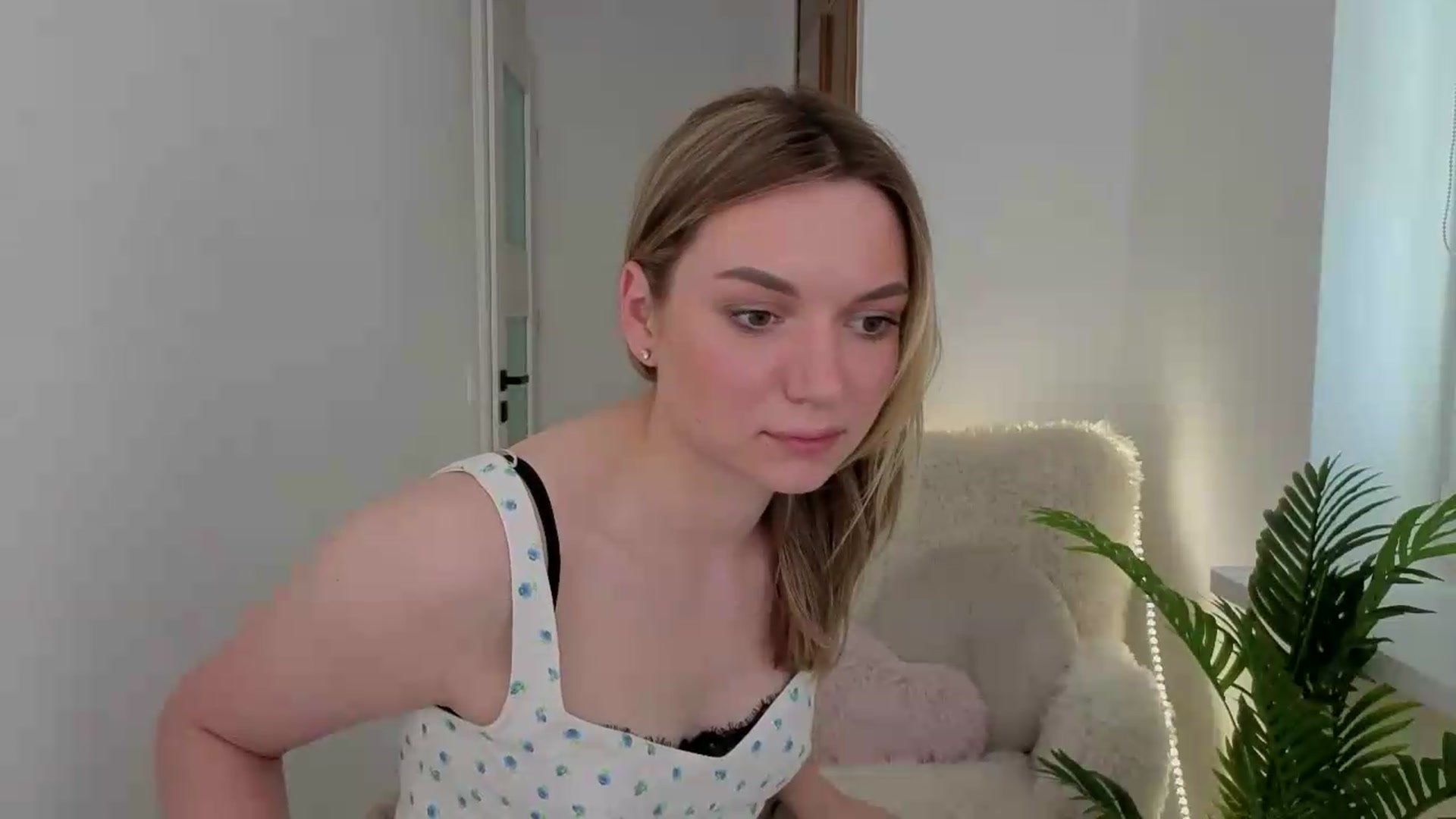 Gallery image thumbnail from AshleyMimi's myfreecams stream on, 05/18/2026, 15:36 image 14 of 20