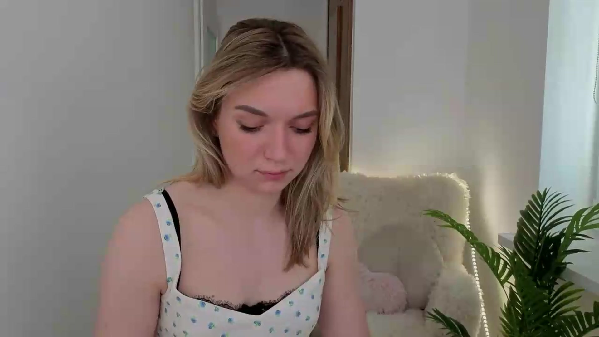 Gallery image thumbnail from AshleyMimi's myfreecams stream on, 05/18/2026, 15:36 image 18 of 20