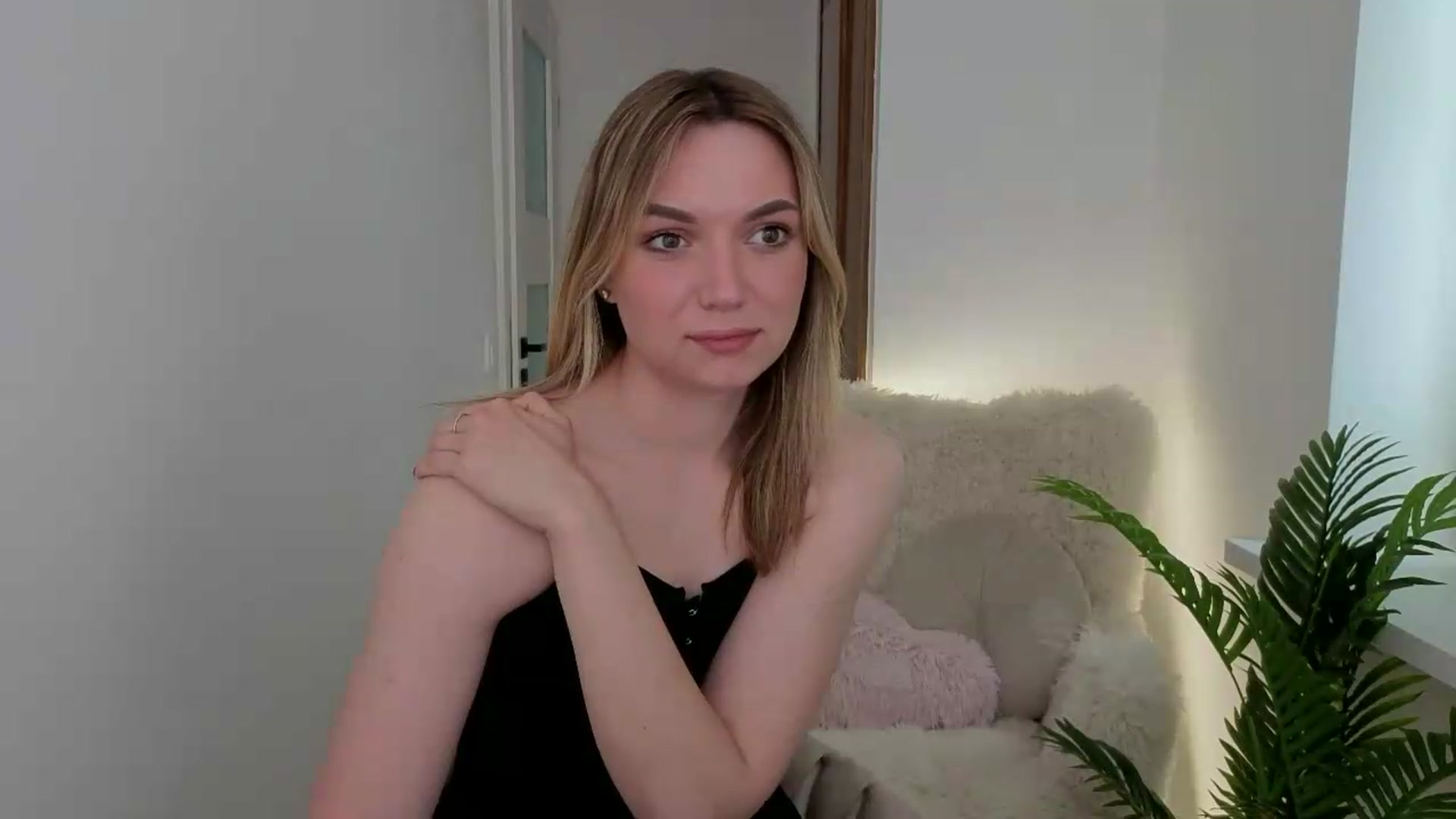Gallery image thumbnail from AshleyMimi's myfreecams stream on, 05/21/2026, 13:50 image 10 of 20