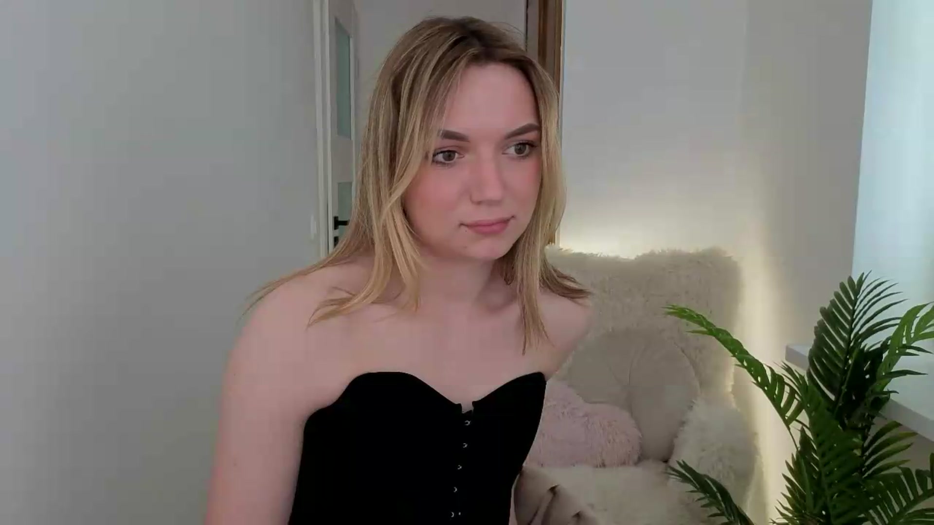 Gallery image thumbnail from AshleyMimi's myfreecams stream on, 05/21/2026, 13:50 image 12 of 20