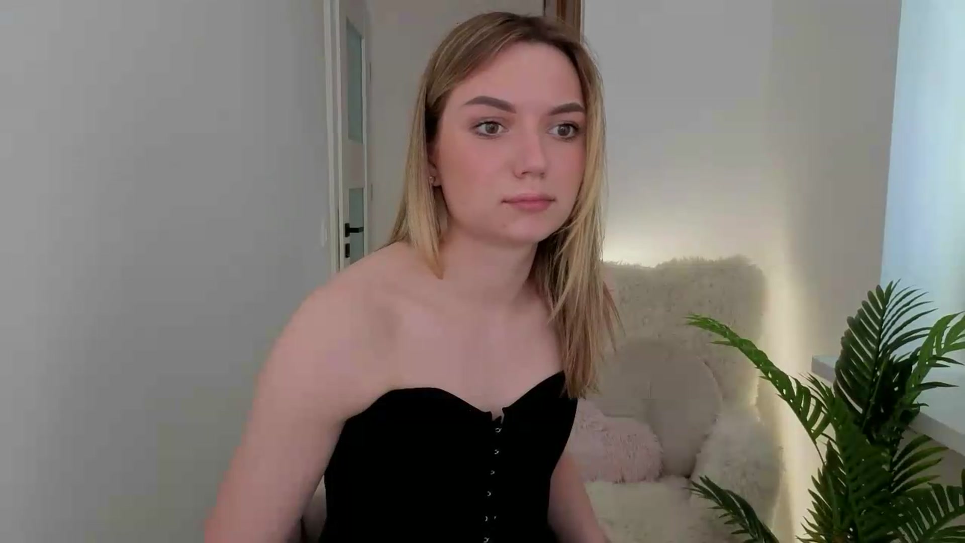 Gallery image thumbnail from AshleyMimi's myfreecams stream on, 05/21/2026, 14:53 image 13 of 20