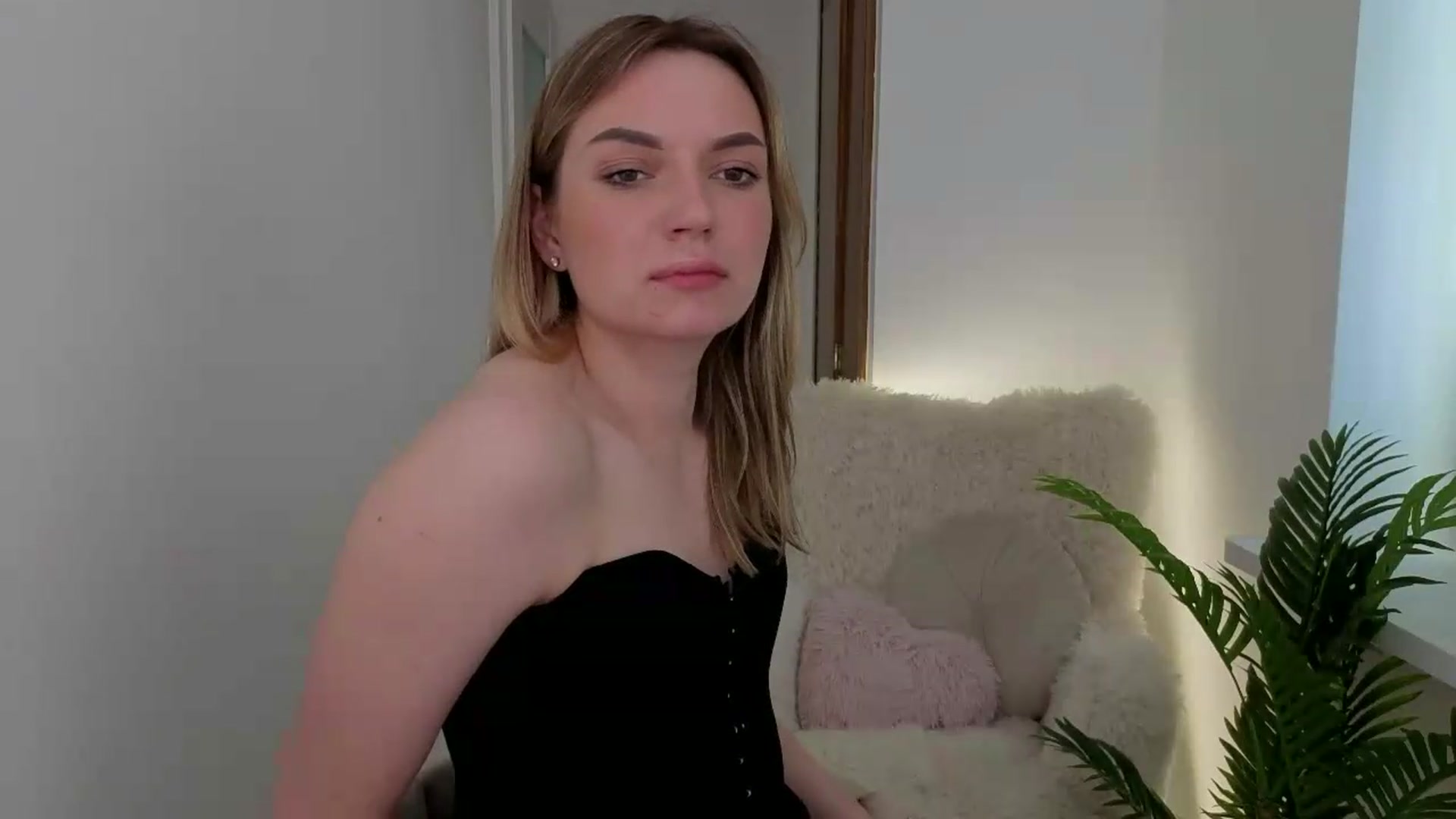 Gallery image thumbnail from AshleyMimi's myfreecams stream on, 05/21/2026, 14:53 image 12 of 20