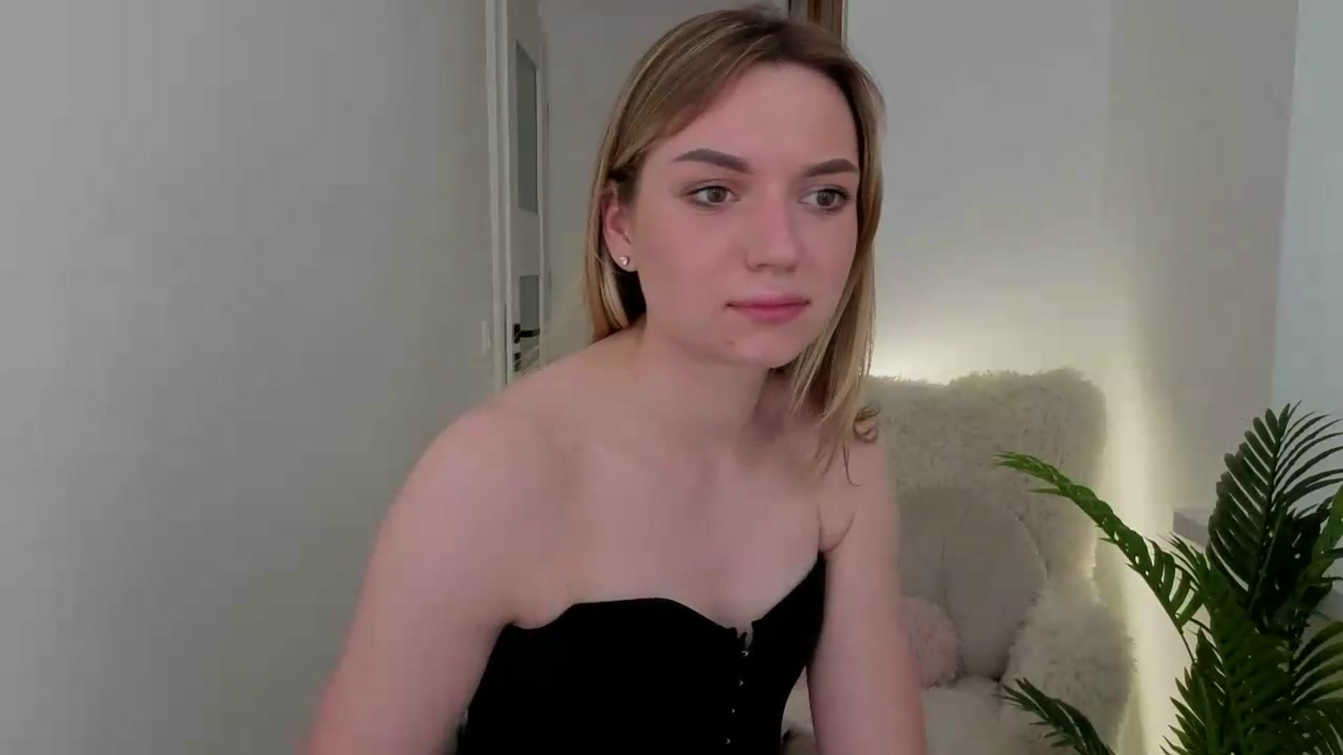 Gallery image thumbnail from AshleyMimi's myfreecams stream on, 05/21/2026, 17:56 image 8 of 20