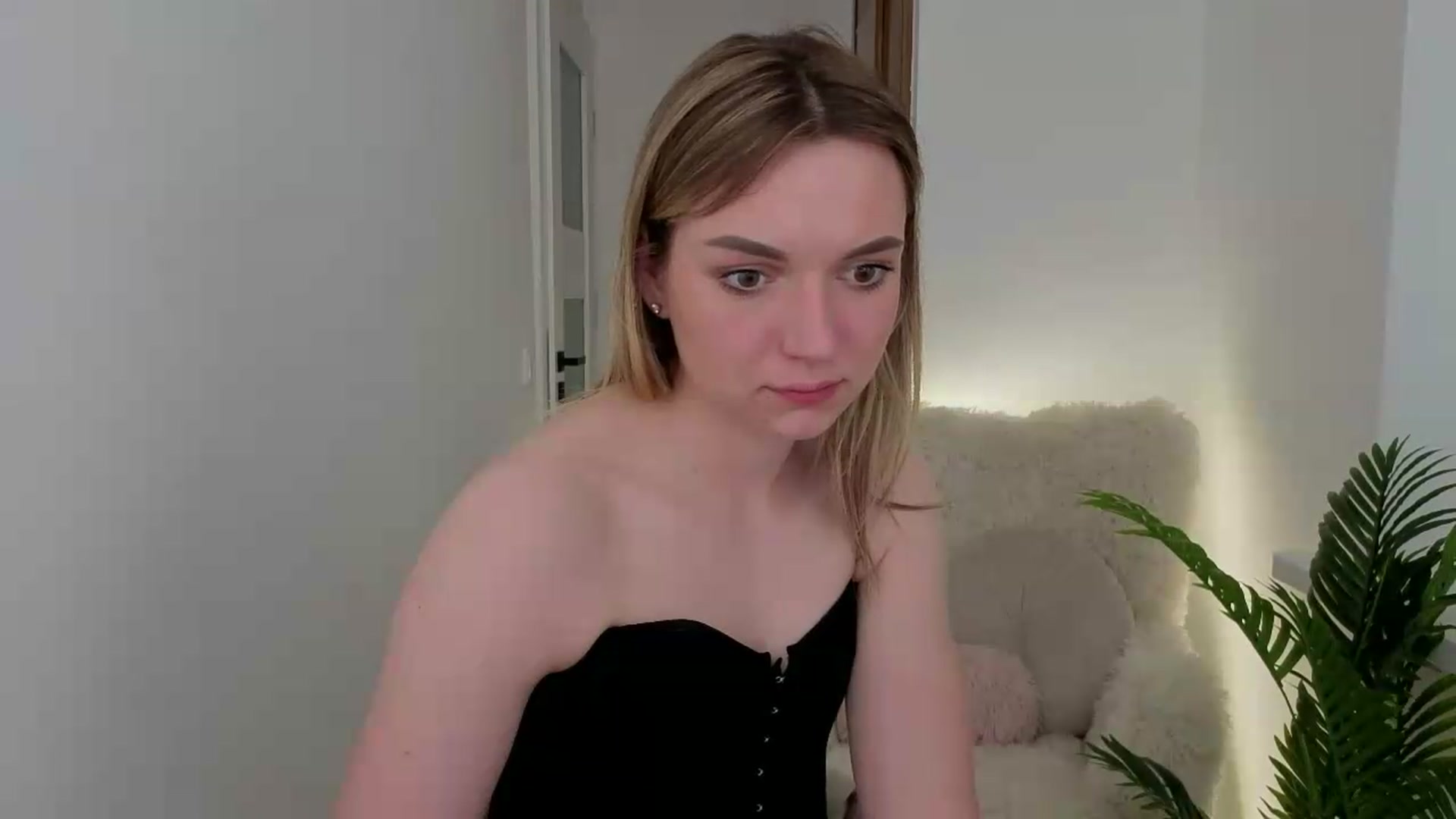 Gallery image thumbnail from AshleyMimi's myfreecams stream on, 05/21/2026, 17:56 image 10 of 20