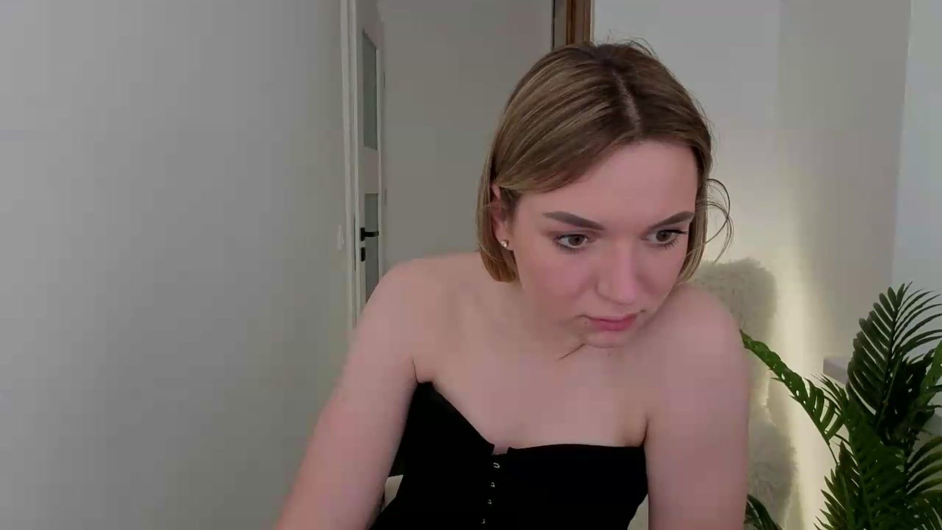 Gallery image thumbnail from AshleyMimi's myfreecams stream on, 05/21/2026, 17:56 image 6 of 20