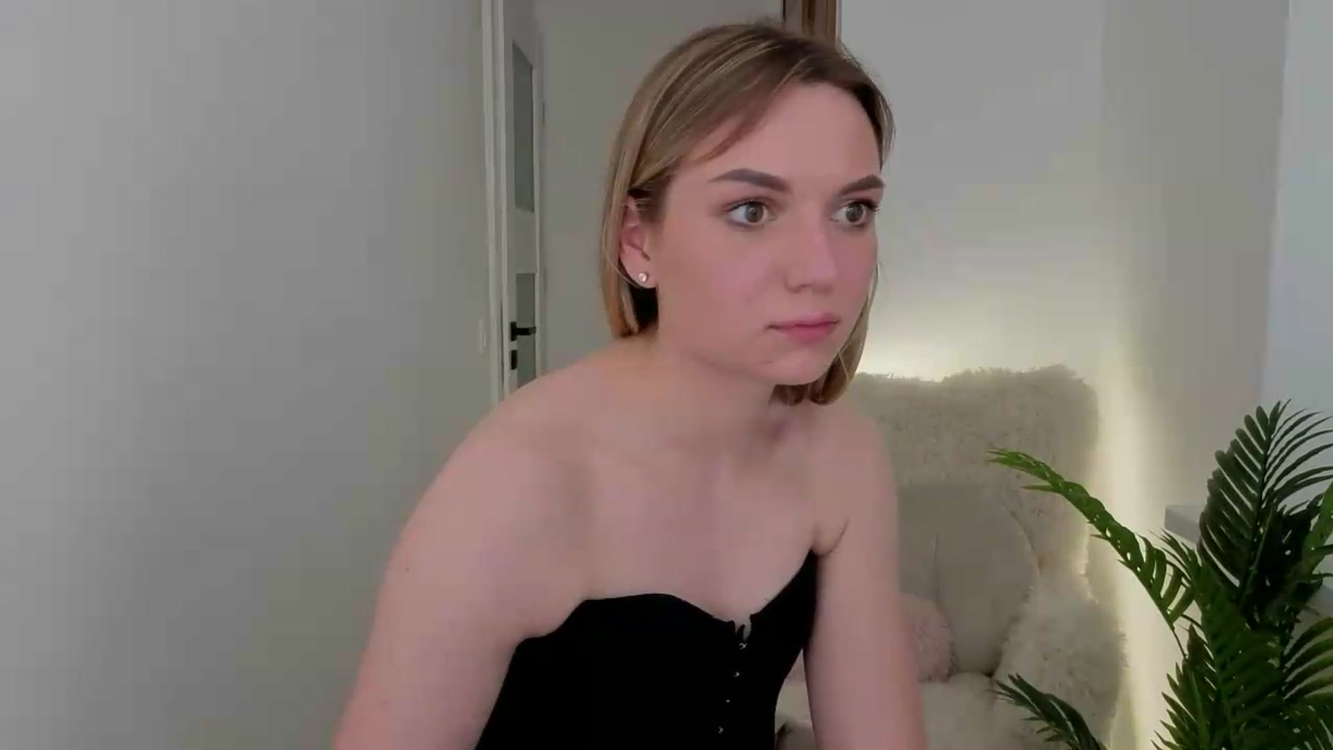 Gallery image thumbnail from AshleyMimi's myfreecams stream on, 05/21/2026, 17:56 image 11 of 20