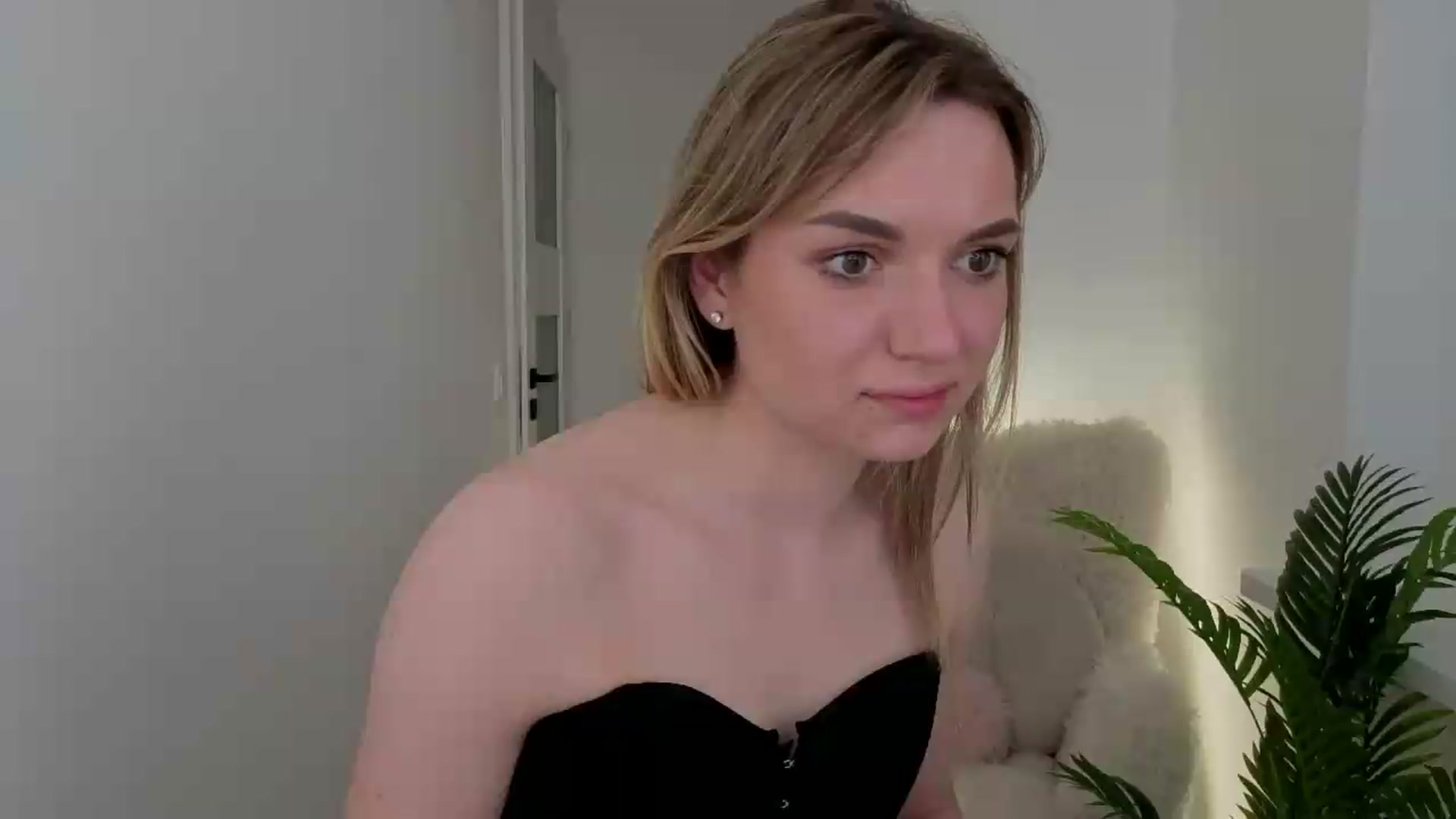 Gallery image thumbnail from AshleyMimi's myfreecams stream on, 05/21/2026, 19:02 image 10 of 20