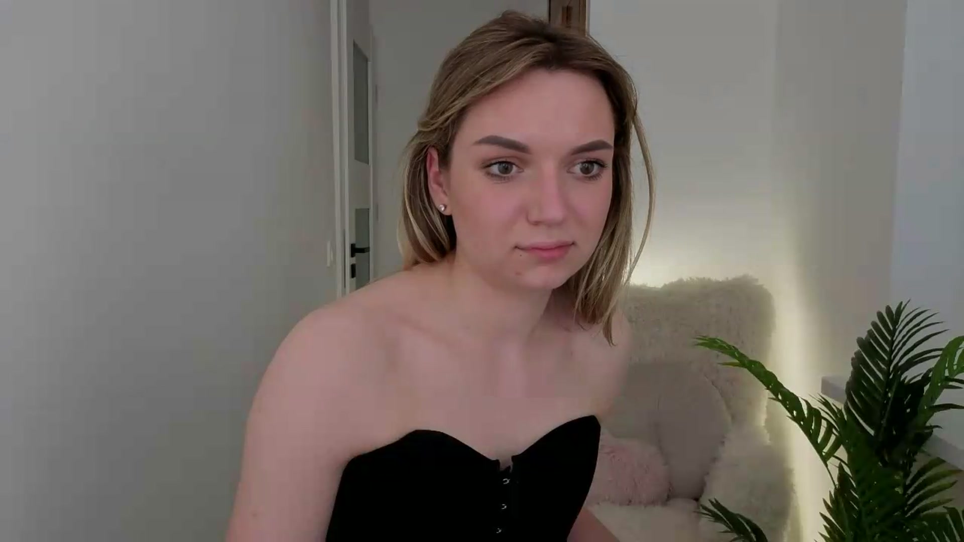 Gallery image thumbnail from AshleyMimi's myfreecams stream on, 05/21/2026, 19:02 image 12 of 20