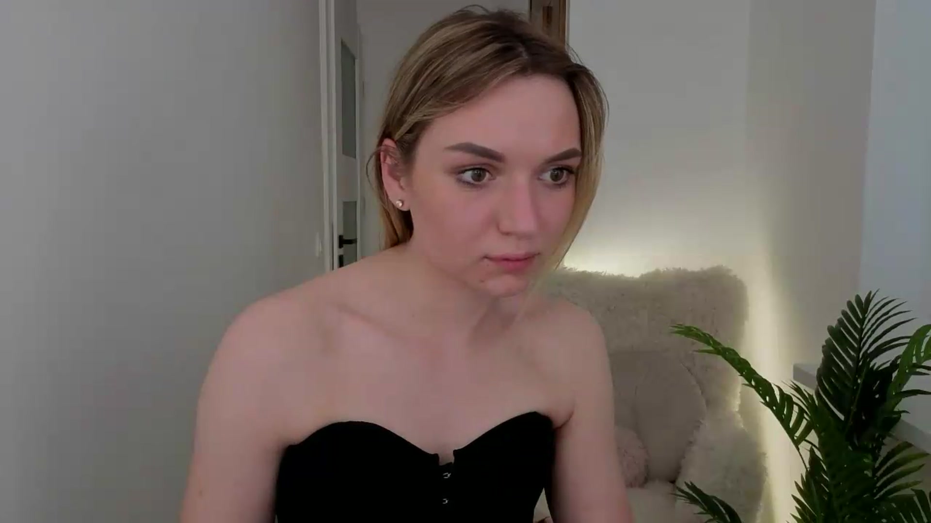 Gallery image thumbnail from AshleyMimi's myfreecams stream on, 05/21/2026, 19:02 image 4 of 20