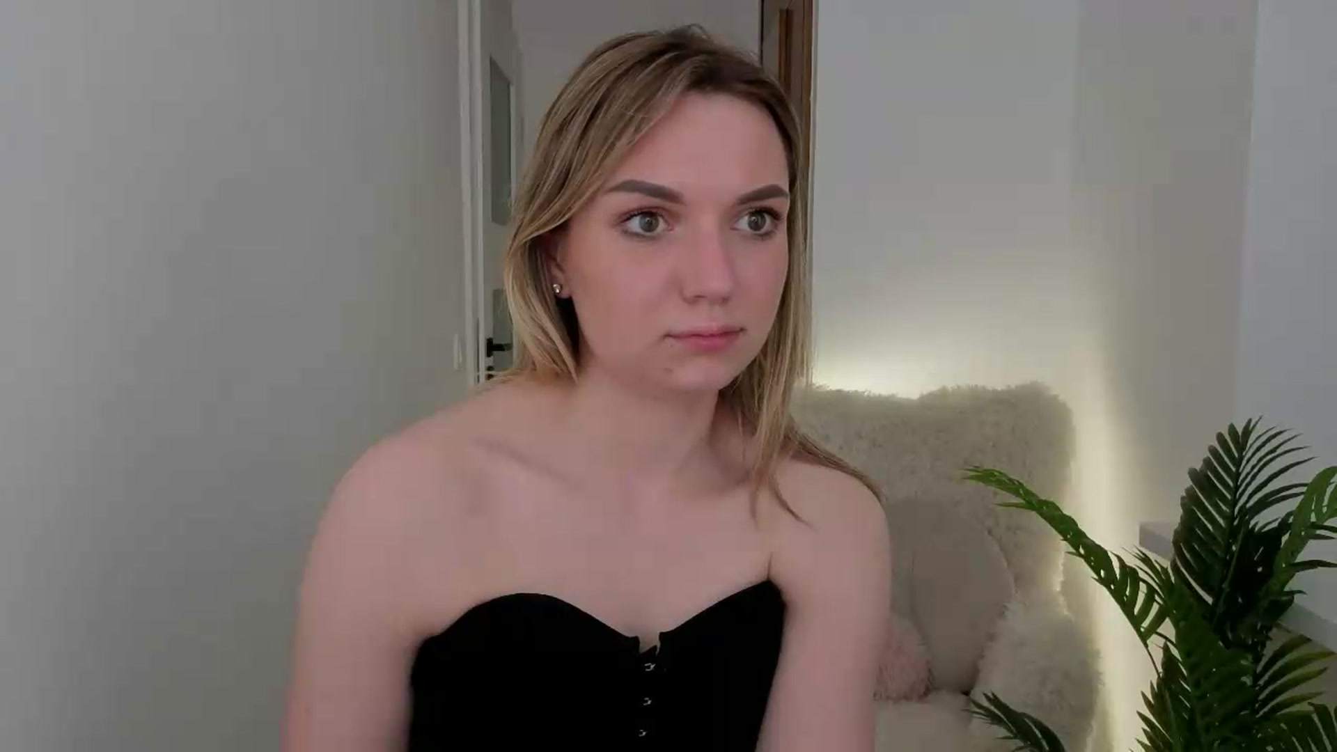 Gallery image thumbnail from AshleyMimi's myfreecams stream on, 05/21/2026, 19:02 image 15 of 20