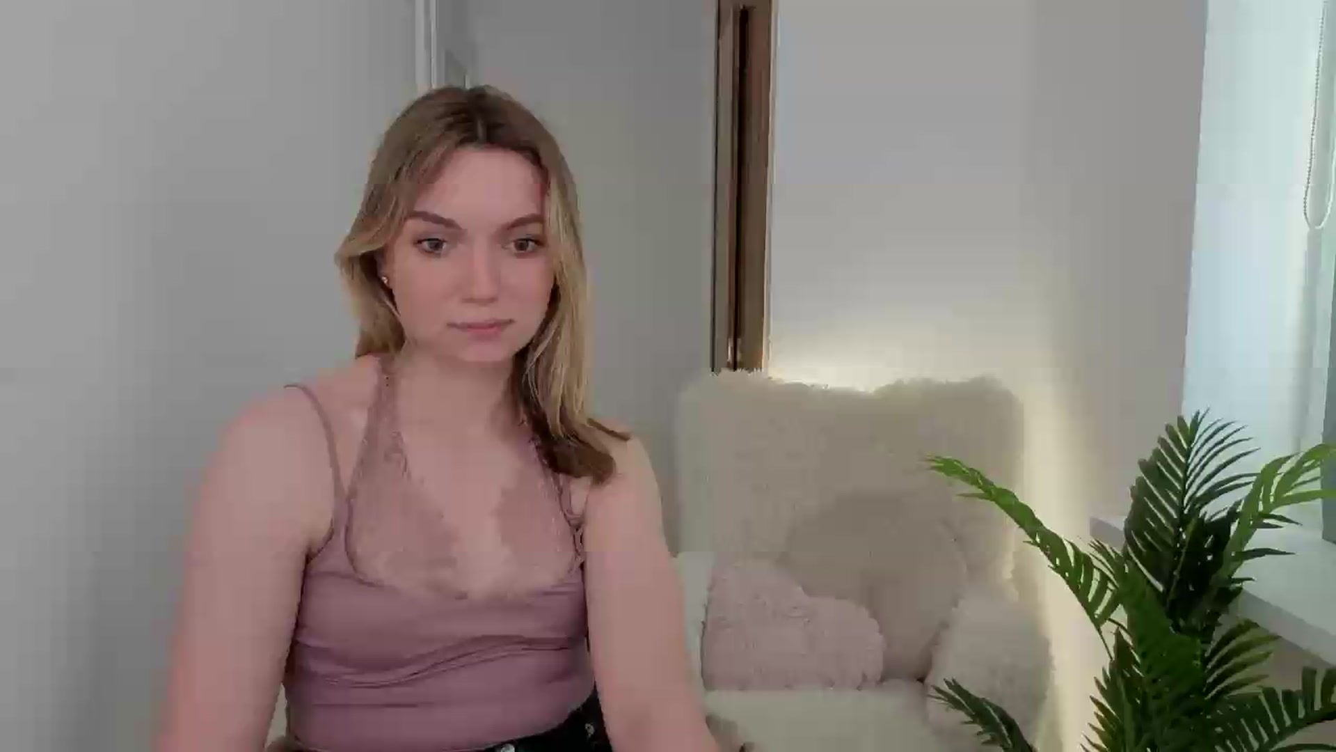 Gallery image thumbnail from AshleyMimi's myfreecams stream on, 05/24/2026, 15:09 image 16 of 20
