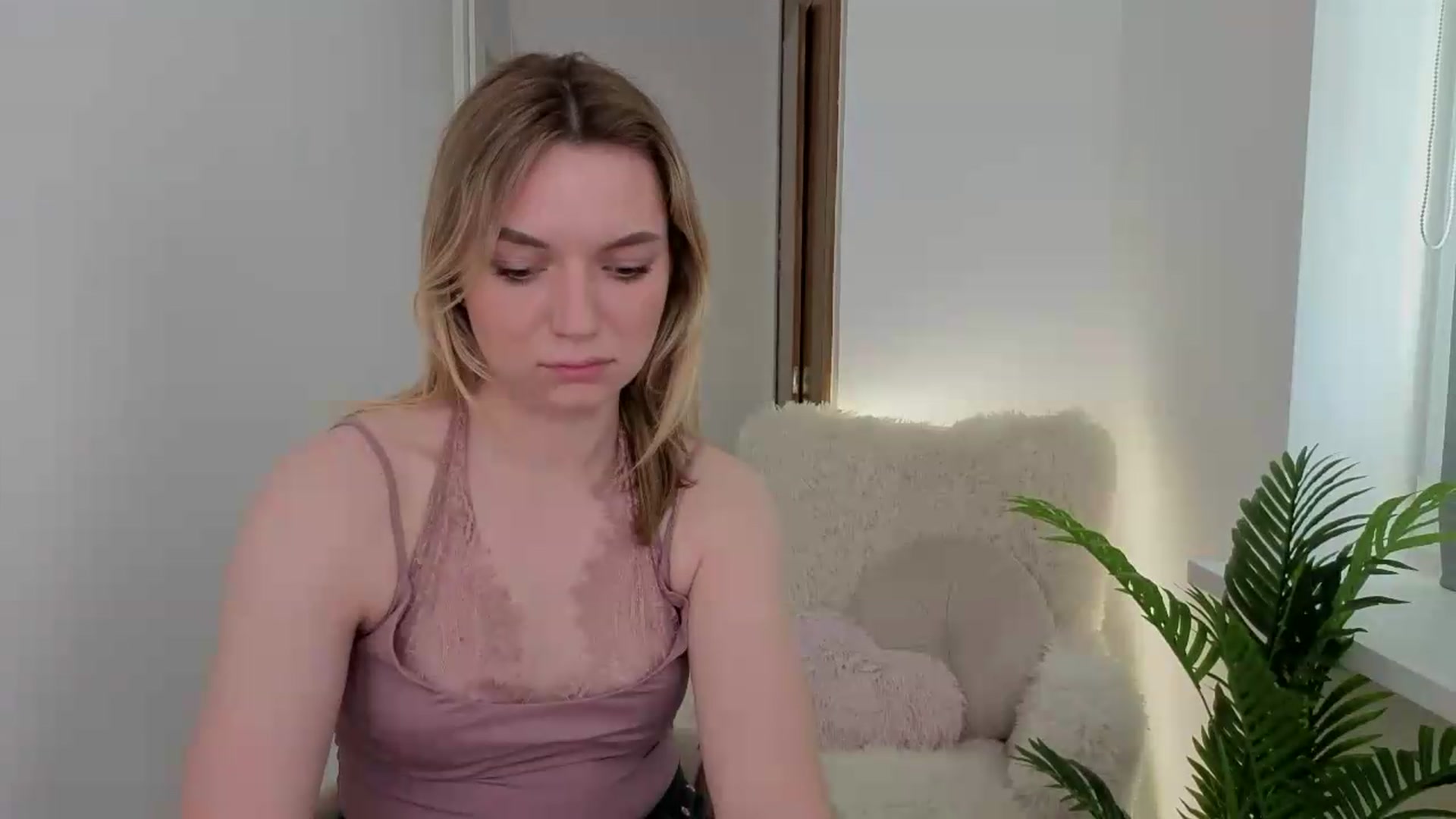 Gallery image thumbnail from AshleyMimi's myfreecams stream on, 05/24/2026, 15:09 image 14 of 20