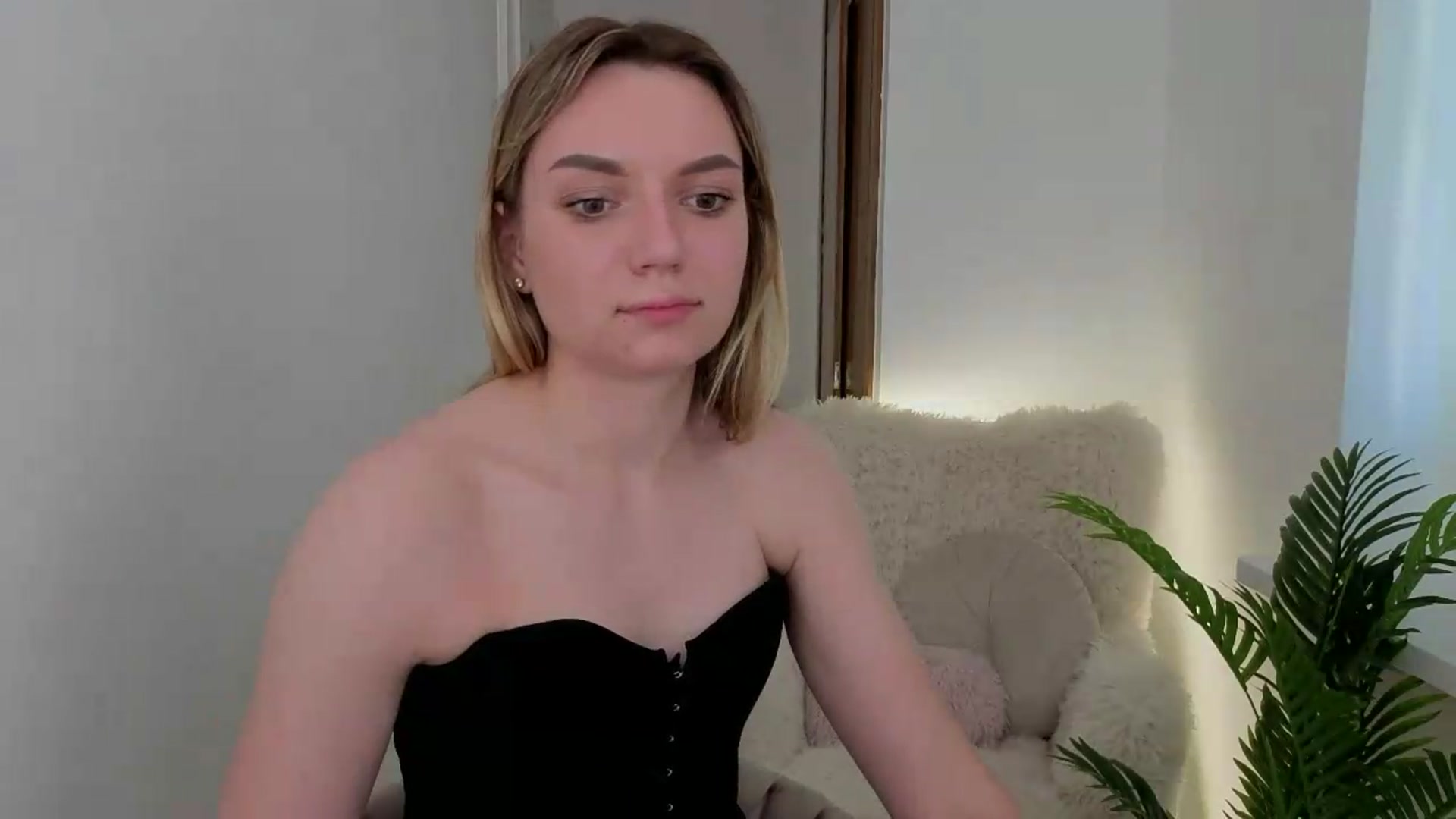 Gallery image thumbnail from AshleyMimi's myfreecams stream on, 05/25/2026, 16:30 image 12 of 20