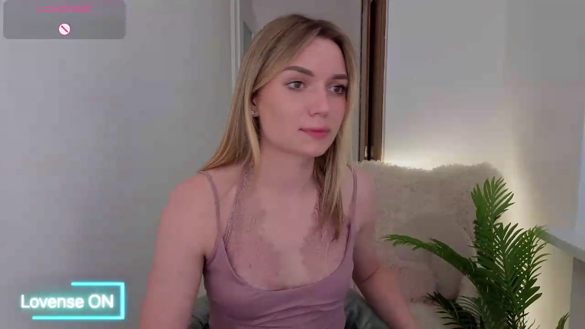 Gallery image thumbnail from AshleyMimi's myfreecams stream on, 05/28/2026, 18:21 image 4 of 20