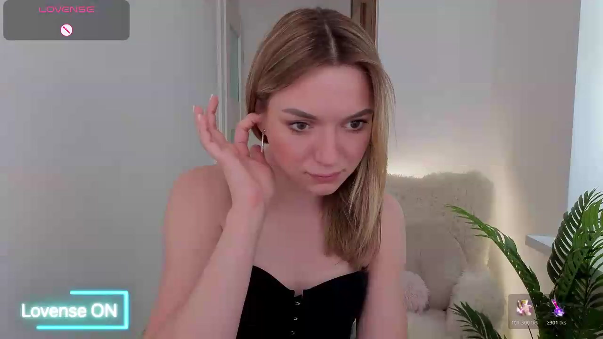 Gallery image thumbnail from AshleyMimi's myfreecams stream on, 05/29/2026, 14:36 image 4 of 20