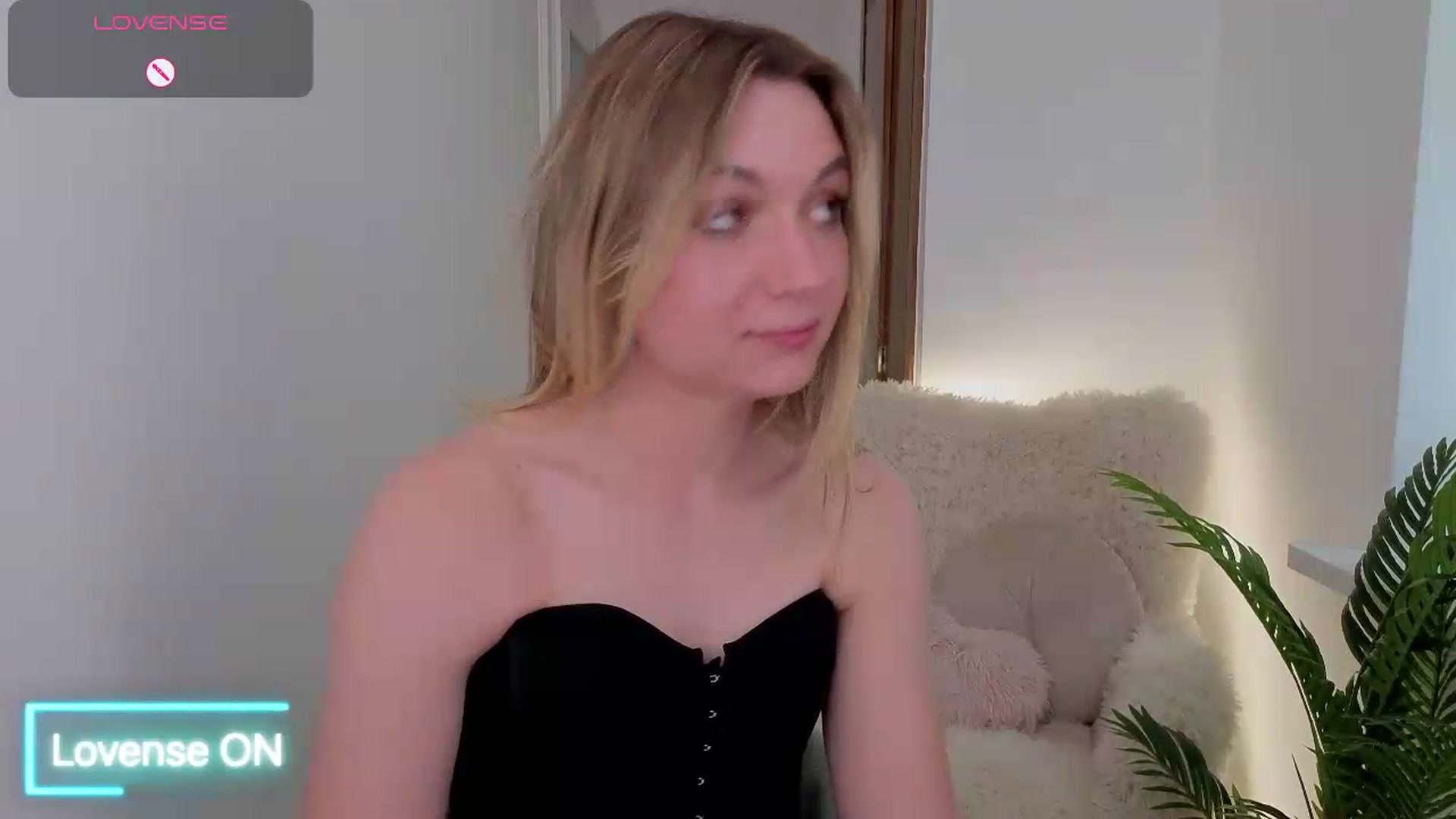 Gallery image thumbnail from AshleyMimi's myfreecams stream on, 05/29/2026, 16:32 image 4 of 20