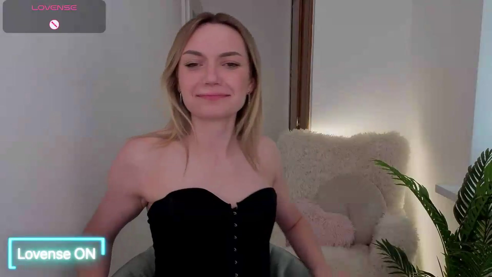Gallery image thumbnail from AshleyMimi's myfreecams stream on, 05/29/2026, 16:32 image 5 of 20