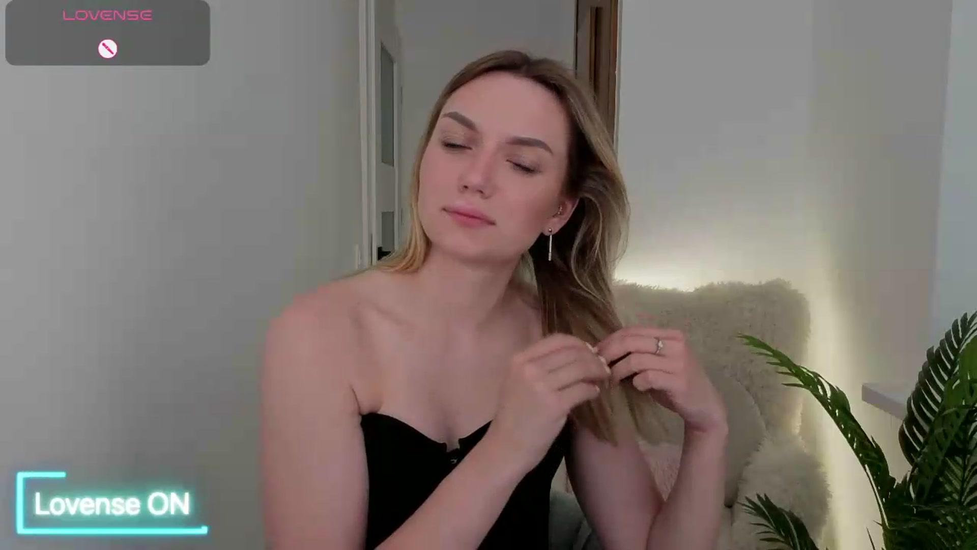 Gallery image thumbnail from AshleyMimi's myfreecams stream on, 05/29/2026, 18:29 image 2 of 20