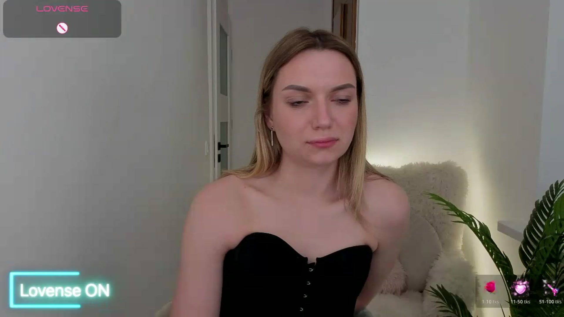 Gallery image thumbnail from AshleyMimi's myfreecams stream on, 05/29/2026, 18:29 image 17 of 20