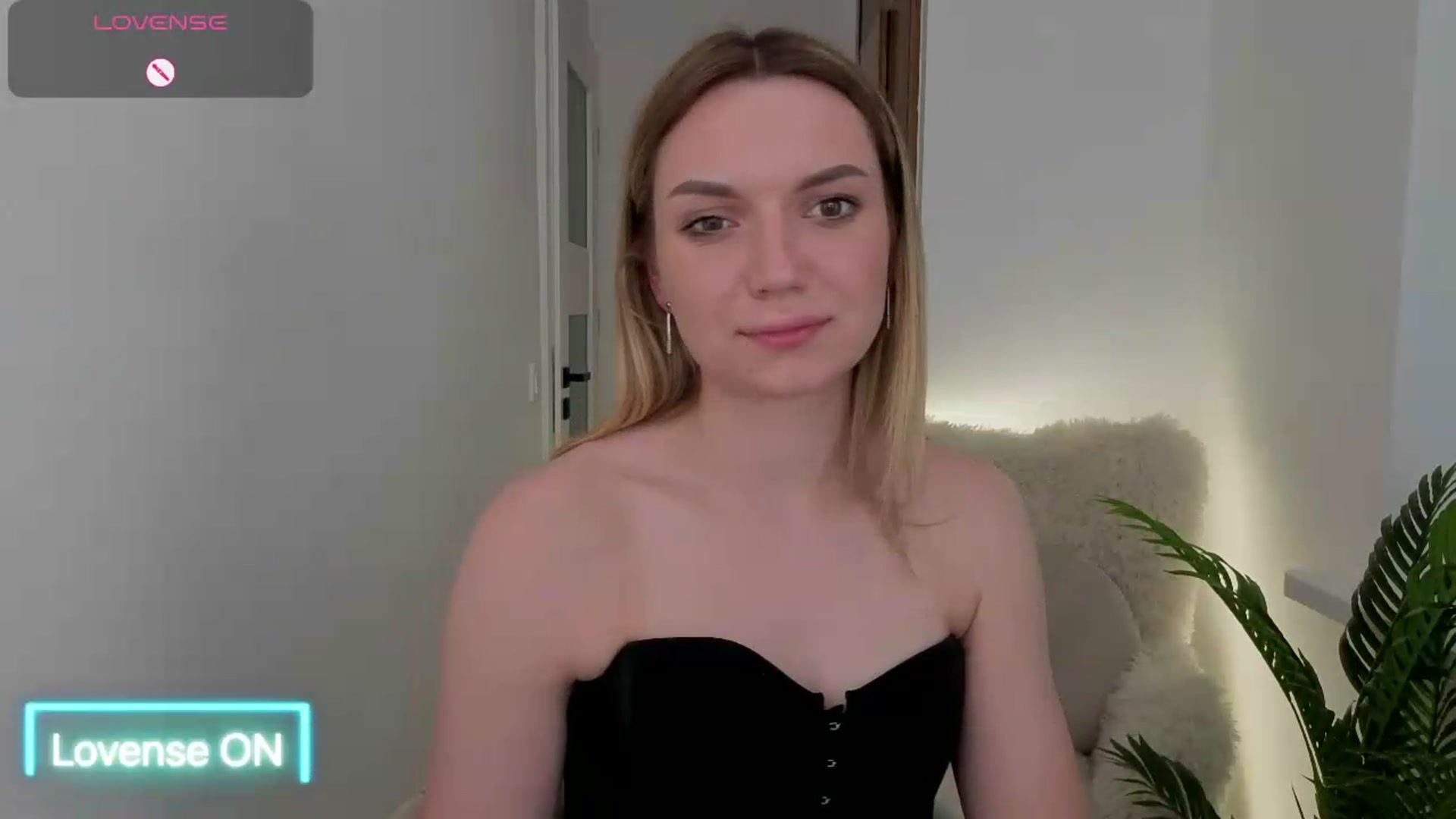 Gallery image thumbnail from AshleyMimi's myfreecams stream on, 05/29/2026, 18:29 image 16 of 20