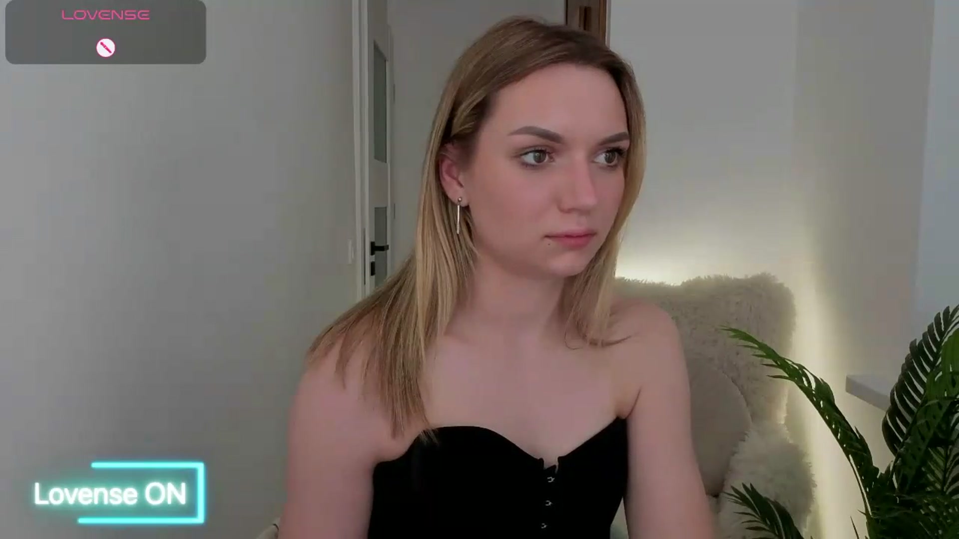 Gallery image thumbnail from AshleyMimi's myfreecams stream on, 05/29/2026, 18:29 image 15 of 20