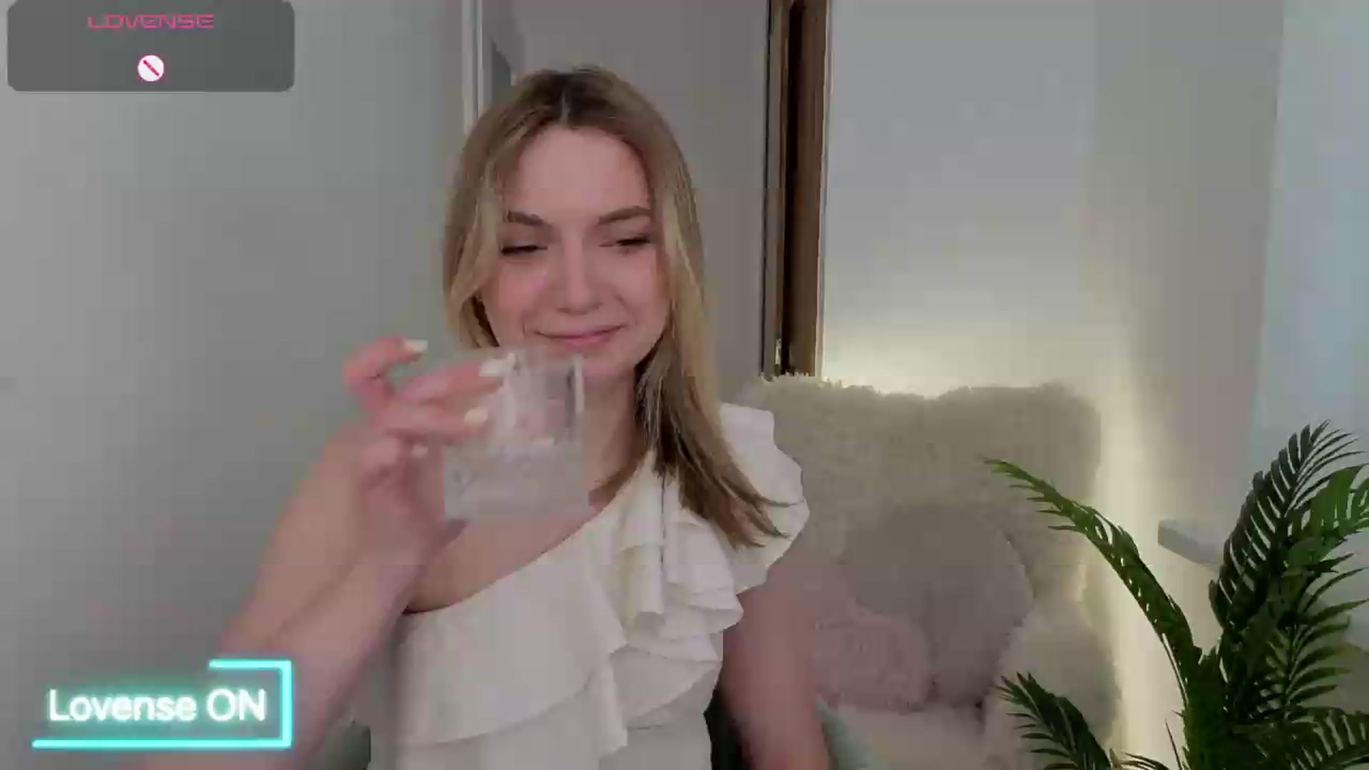 Gallery image thumbnail from AshleyMimi's myfreecams stream on, 06/01/2026, 15:39 image 1 of 20