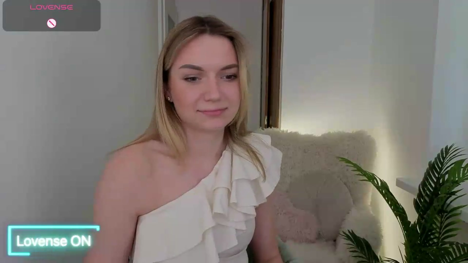 Gallery image thumbnail from AshleyMimi's myfreecams stream on, 06/01/2026, 15:39 image 5 of 20