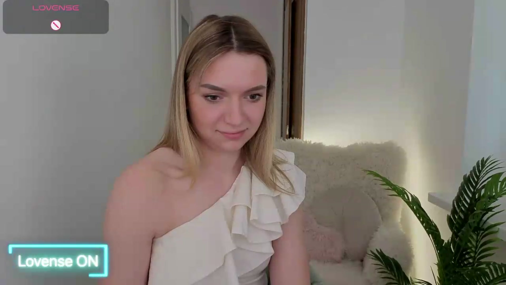 Gallery image thumbnail from AshleyMimi's myfreecams stream on, 06/01/2026, 15:39 image 8 of 20