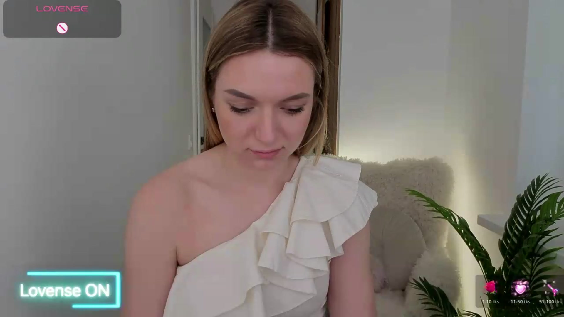 Gallery image thumbnail from AshleyMimi's myfreecams stream on, 06/01/2026, 16:22 image 4 of 20