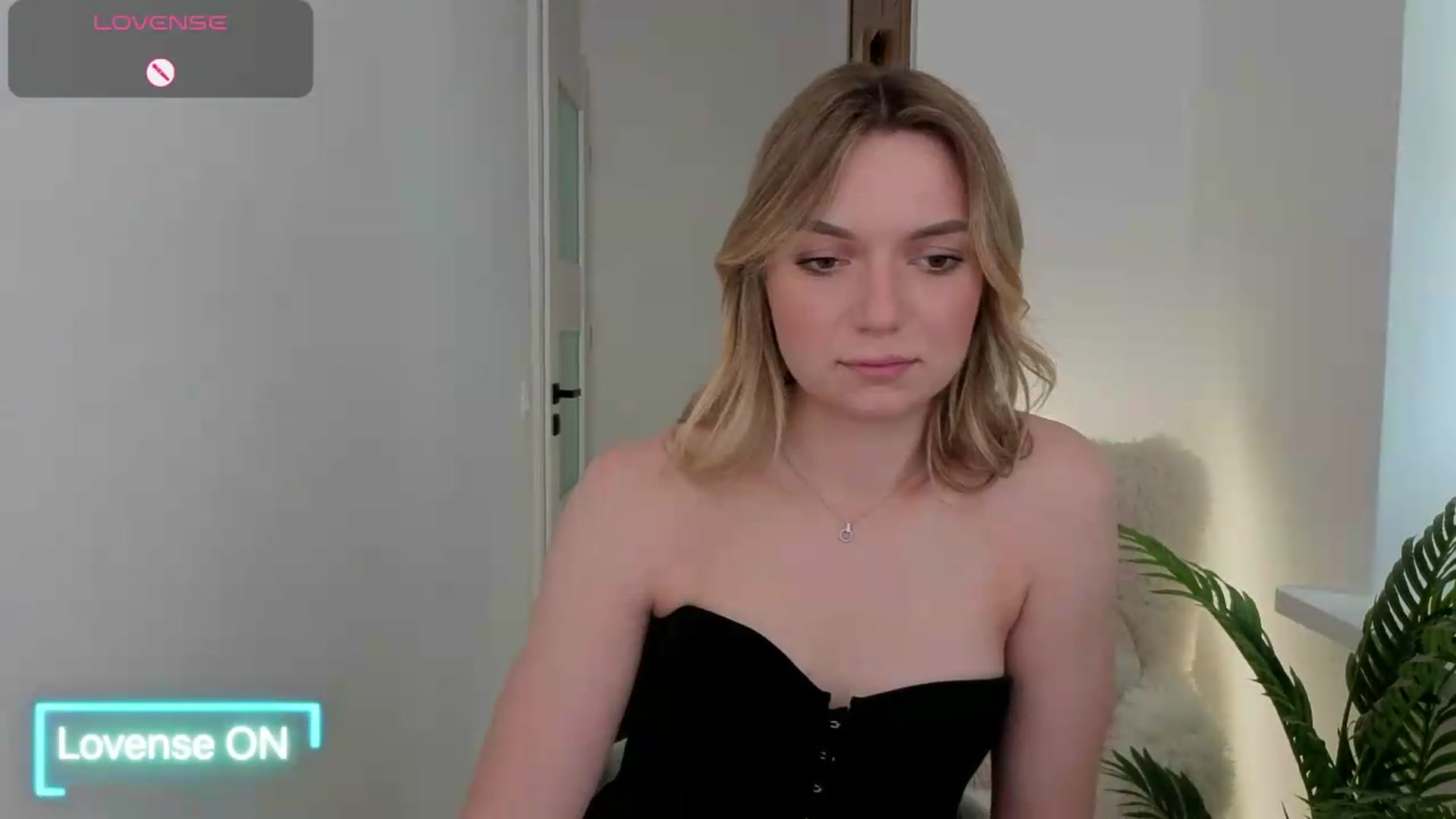 Gallery image thumbnail from AshleyMimi's myfreecams stream on, 06/04/2026, 14:09 image 2 of 20