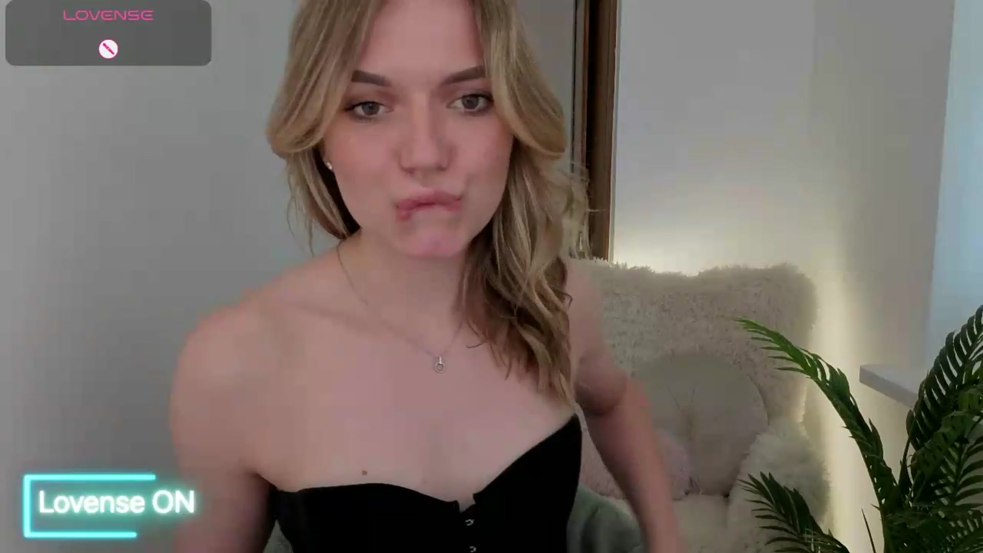 Gallery image thumbnail from AshleyMimi's myfreecams stream on, 06/04/2026, 17:06 image 11 of 20
