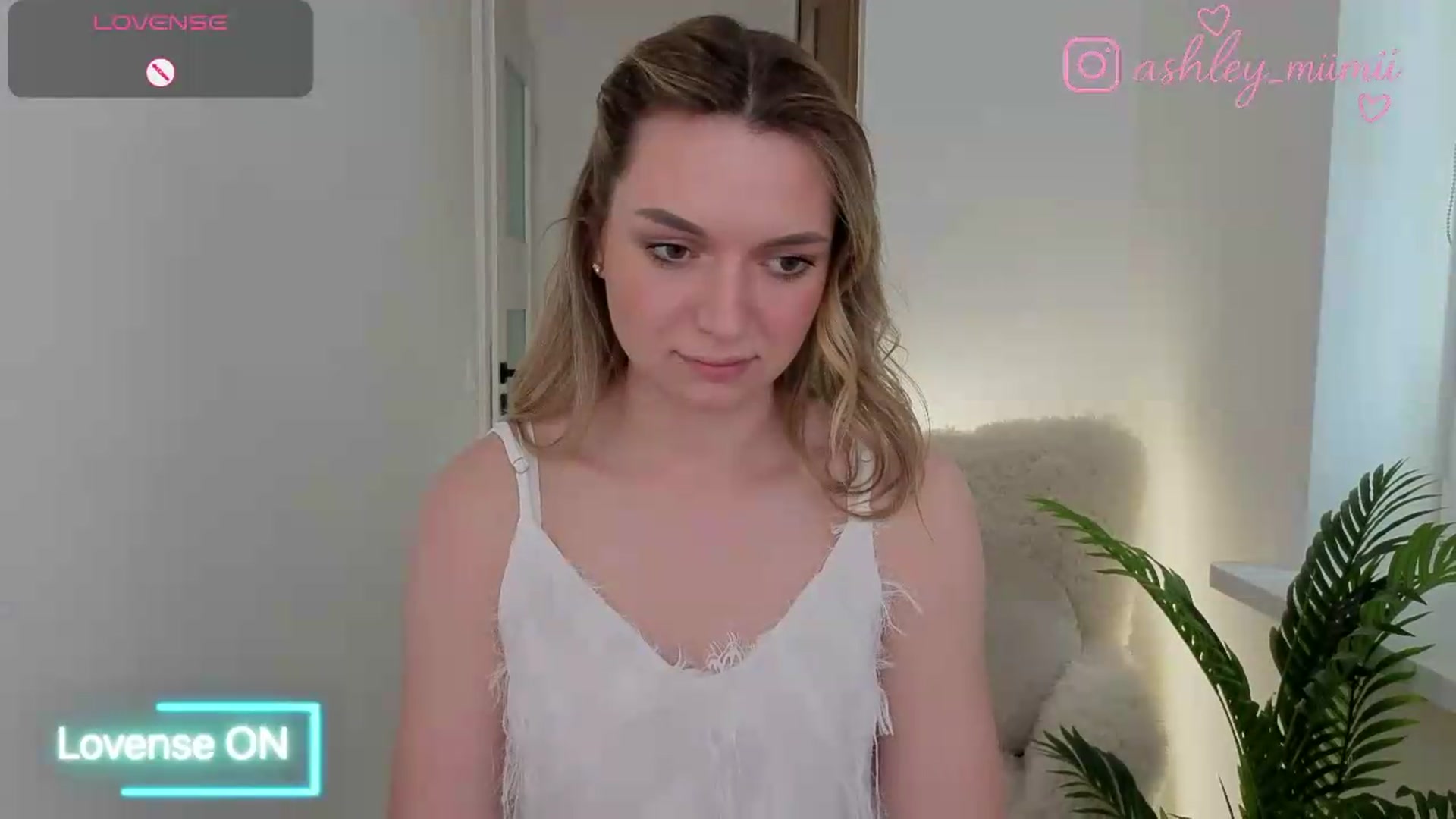 Gallery image thumbnail from AshleyMimi's myfreecams stream on, 06/11/2026, 15:21 image 15 of 20