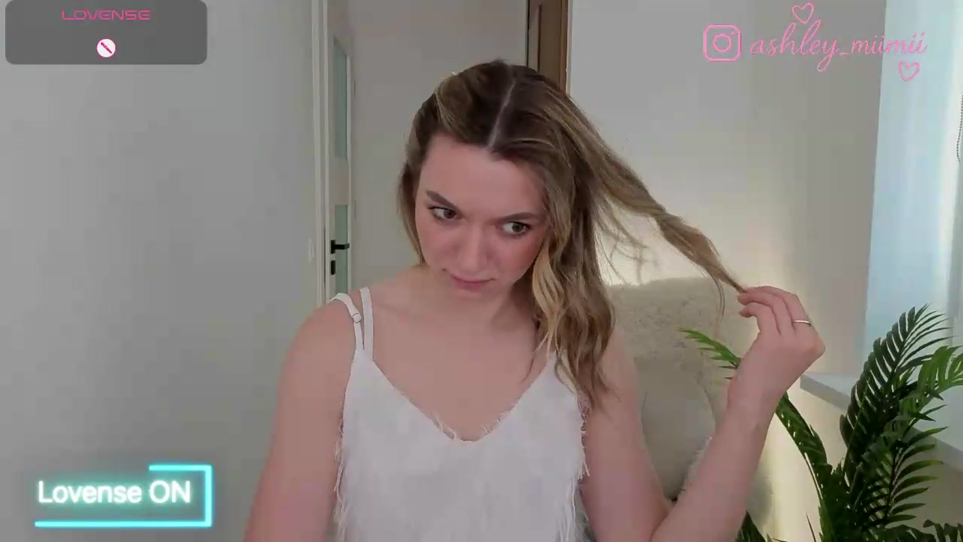 Gallery image thumbnail from AshleyMimi's myfreecams stream on, 06/11/2026, 15:21 image 12 of 20