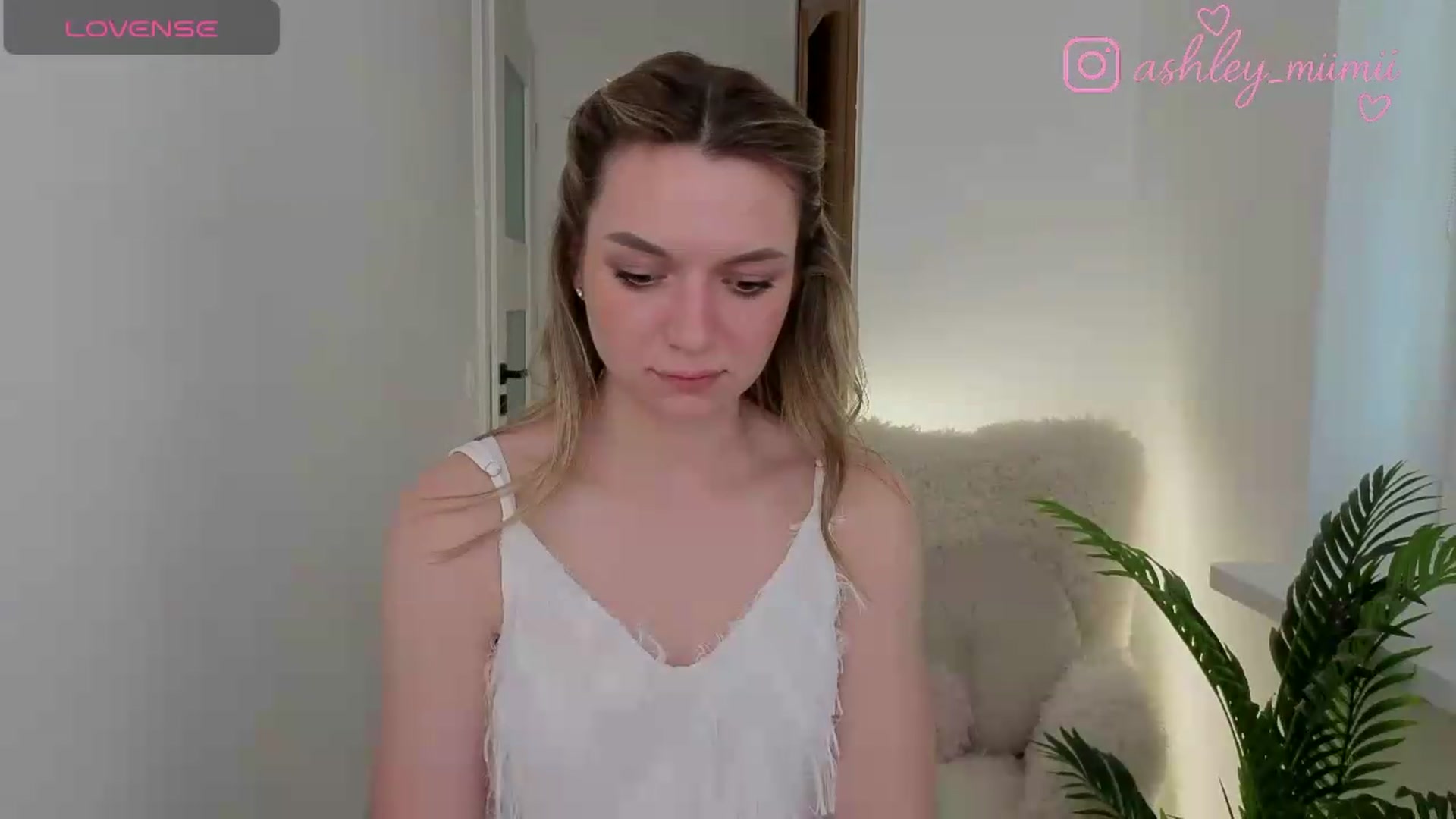 Gallery image thumbnail from AshleyMimi's myfreecams stream on, 06/11/2026, 17:19 image 12 of 20