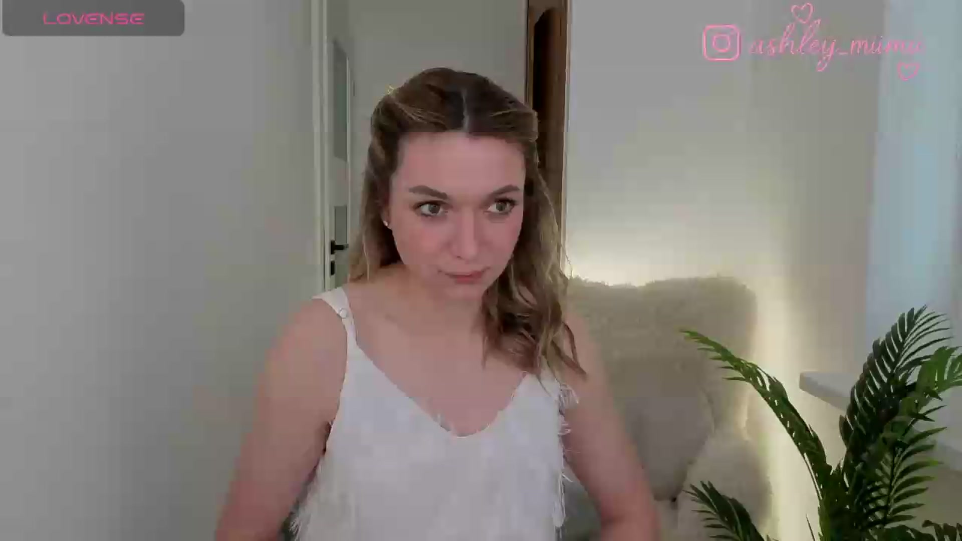 Gallery image thumbnail from AshleyMimi's myfreecams stream on, 06/11/2026, 17:19 image 18 of 20