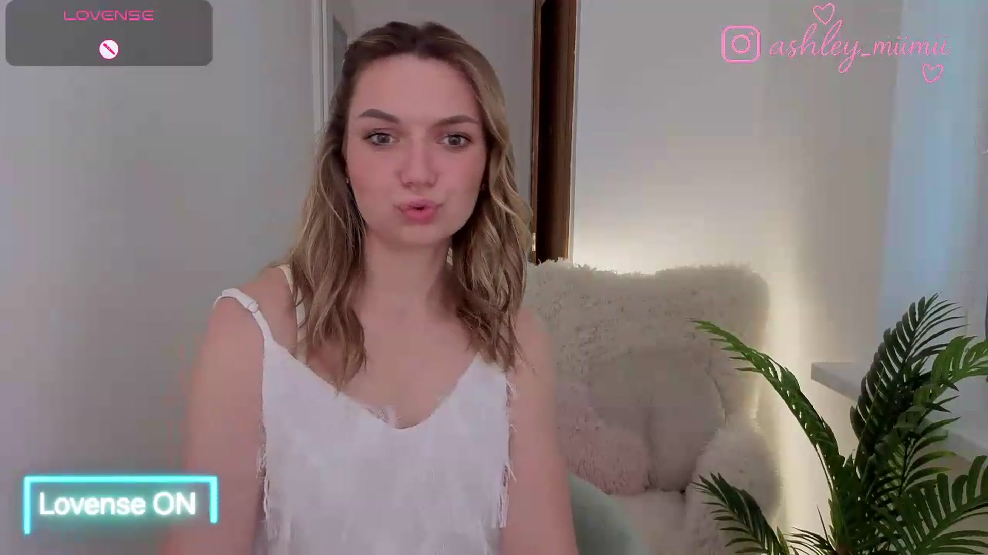 Gallery image thumbnail from AshleyMimi's myfreecams stream on, 06/11/2026, 18:14 image 19 of 20