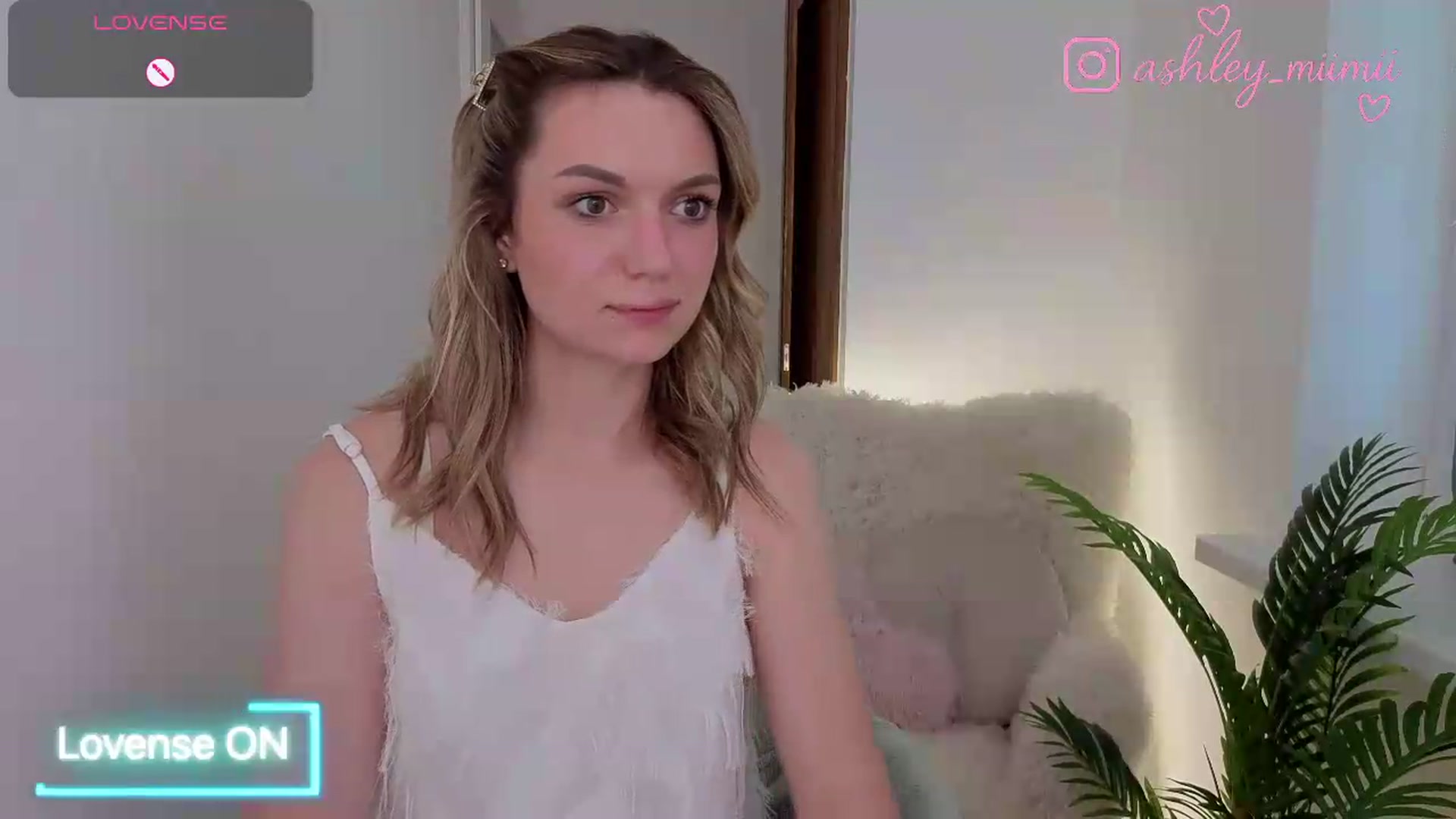 Gallery image thumbnail from AshleyMimi's myfreecams stream on, 06/11/2026, 18:14 image 15 of 20