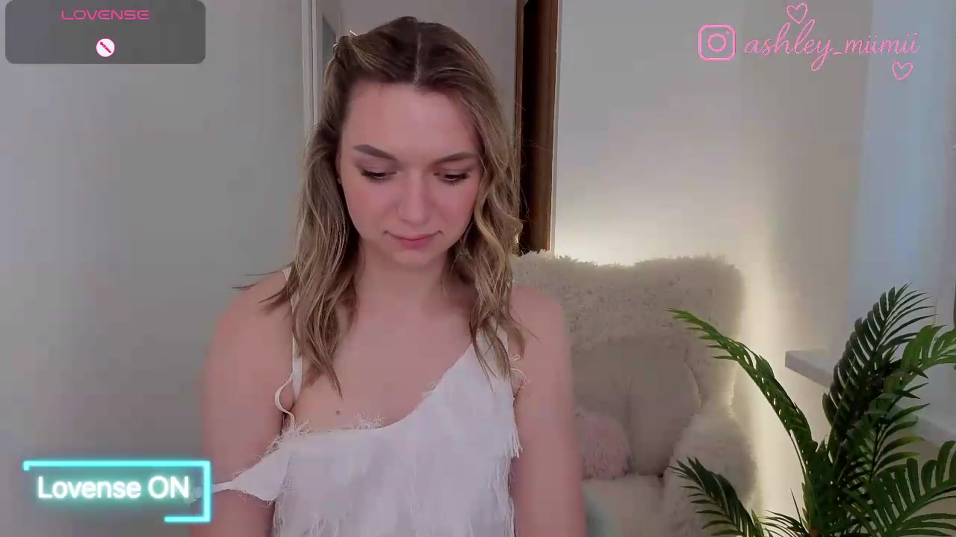 Gallery image thumbnail from AshleyMimi's myfreecams stream on, 06/11/2026, 19:17 image 2 of 20