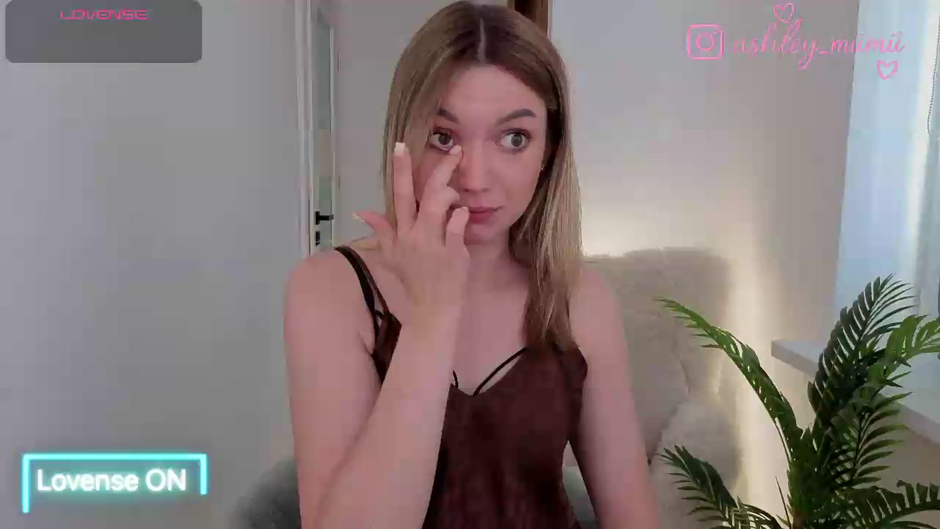 Gallery image thumbnail from AshleyMimi's myfreecams stream on, 06/12/2026, 14:57 image 17 of 20